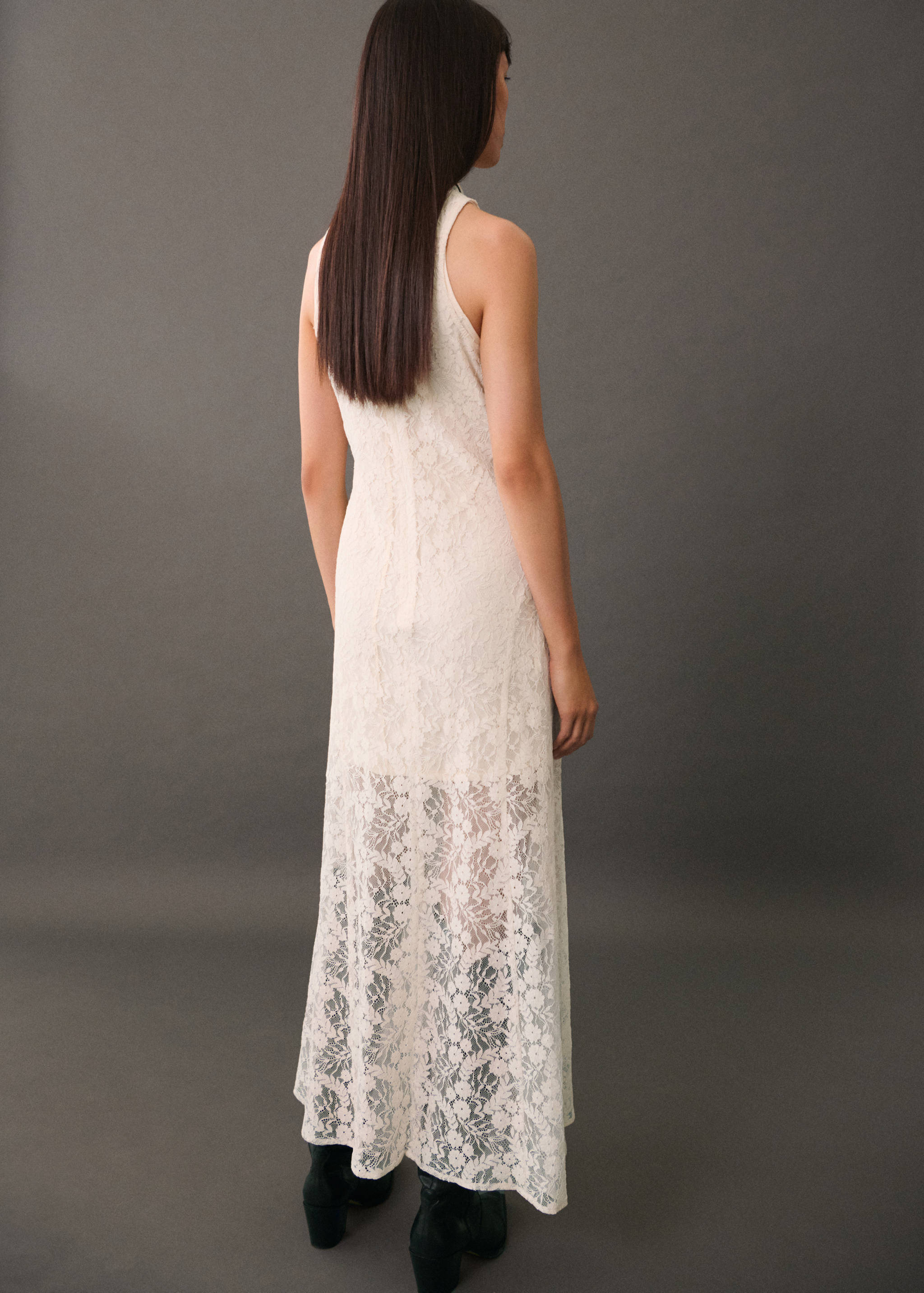 Long lace dress - Reverse of the article