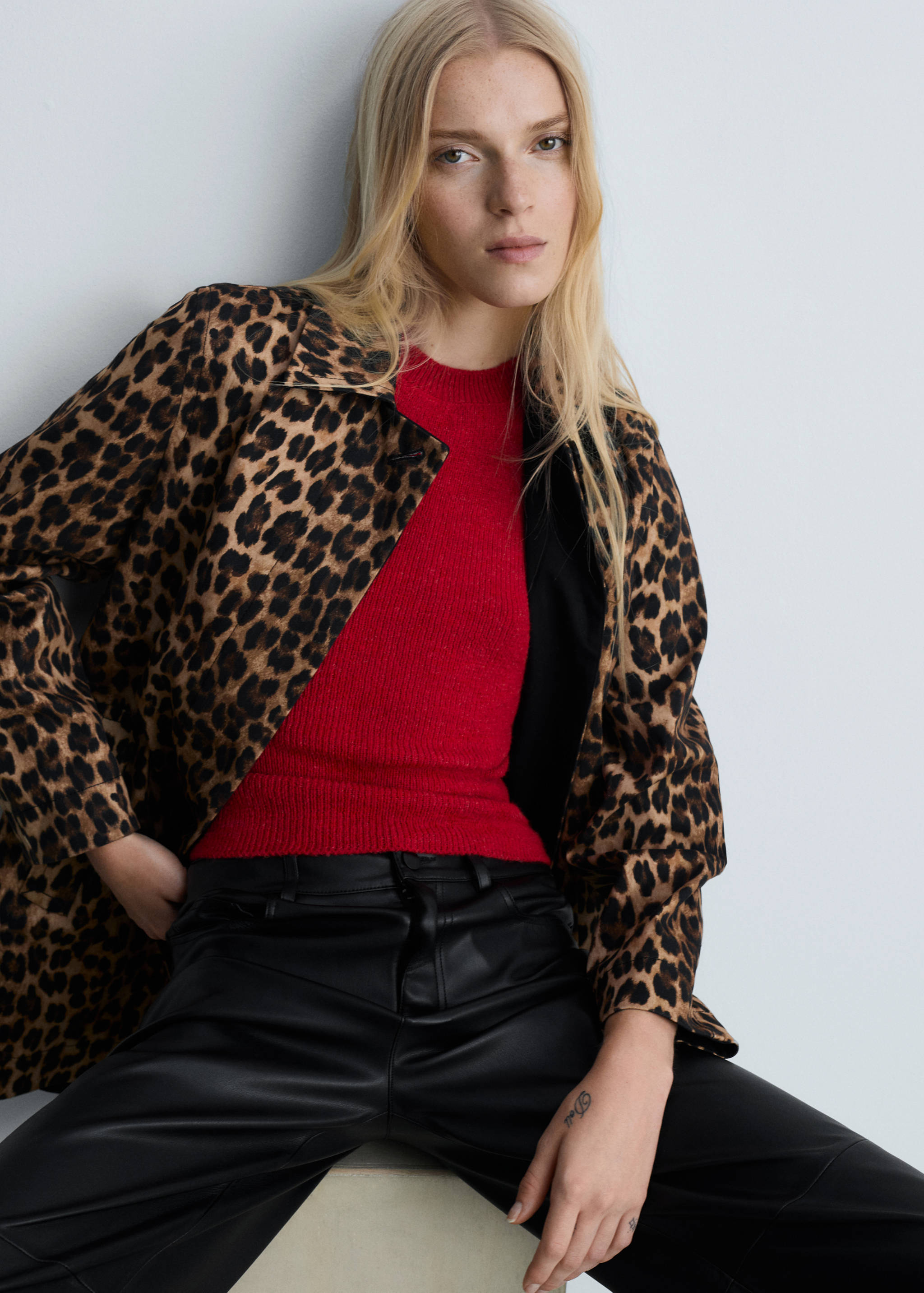 Mid-rise Faux-leather trousers - Details of the article 2