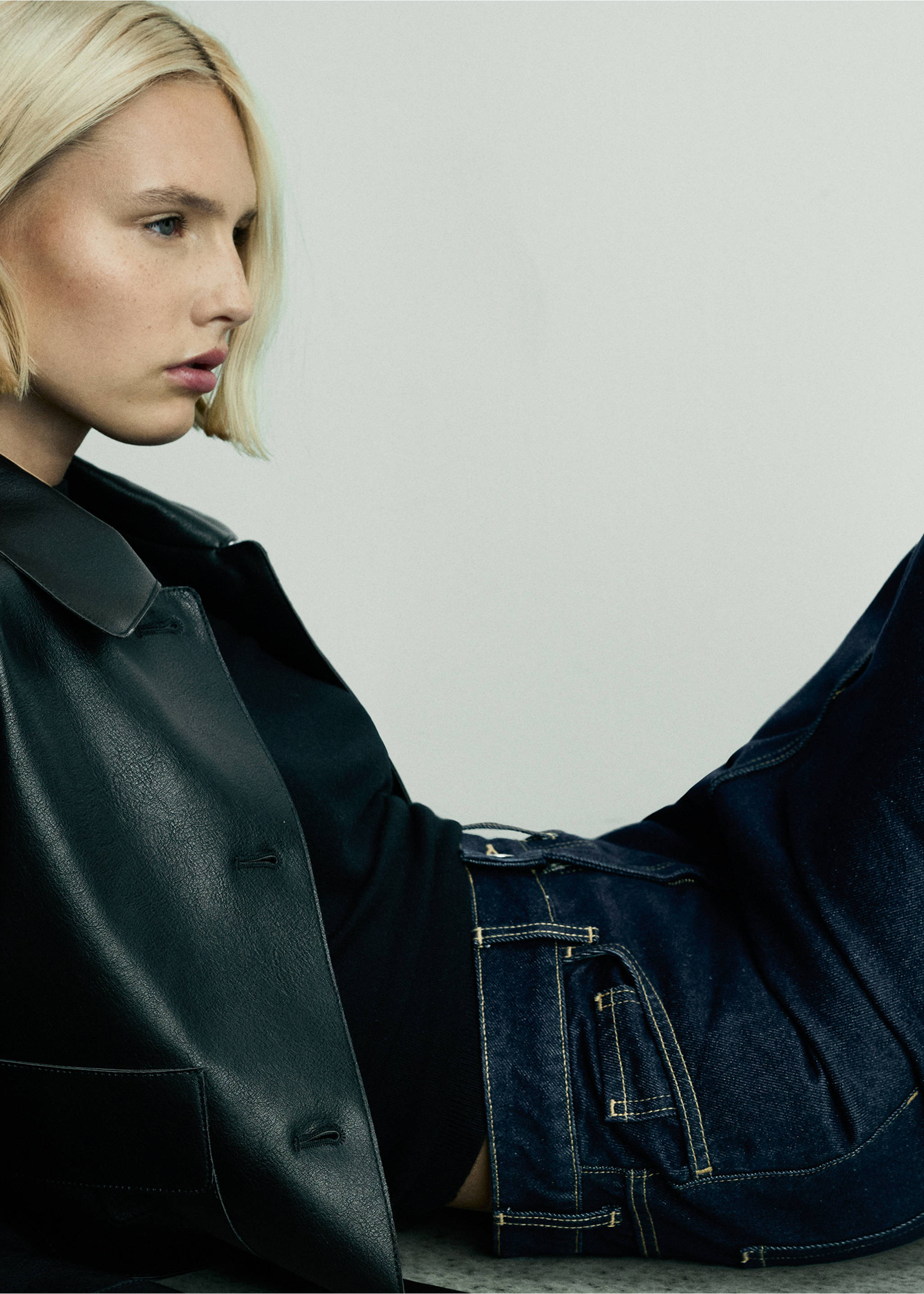 Rinse-wash denim midi-skirt - Details of the article 7, Open Blue. Ref: 77055657-00.