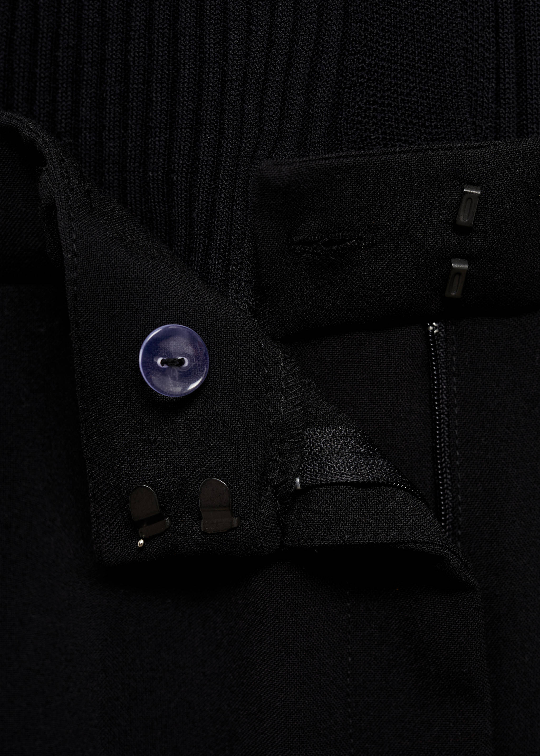 Long jumpsuit with combined design - Details of the article 0