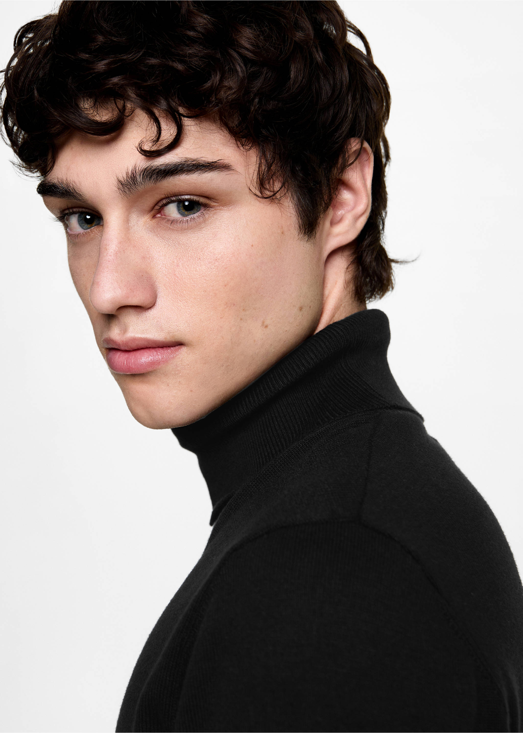 Turtleneck knit sweater - Details of the article 1, Black. Ref: 77055967-00.