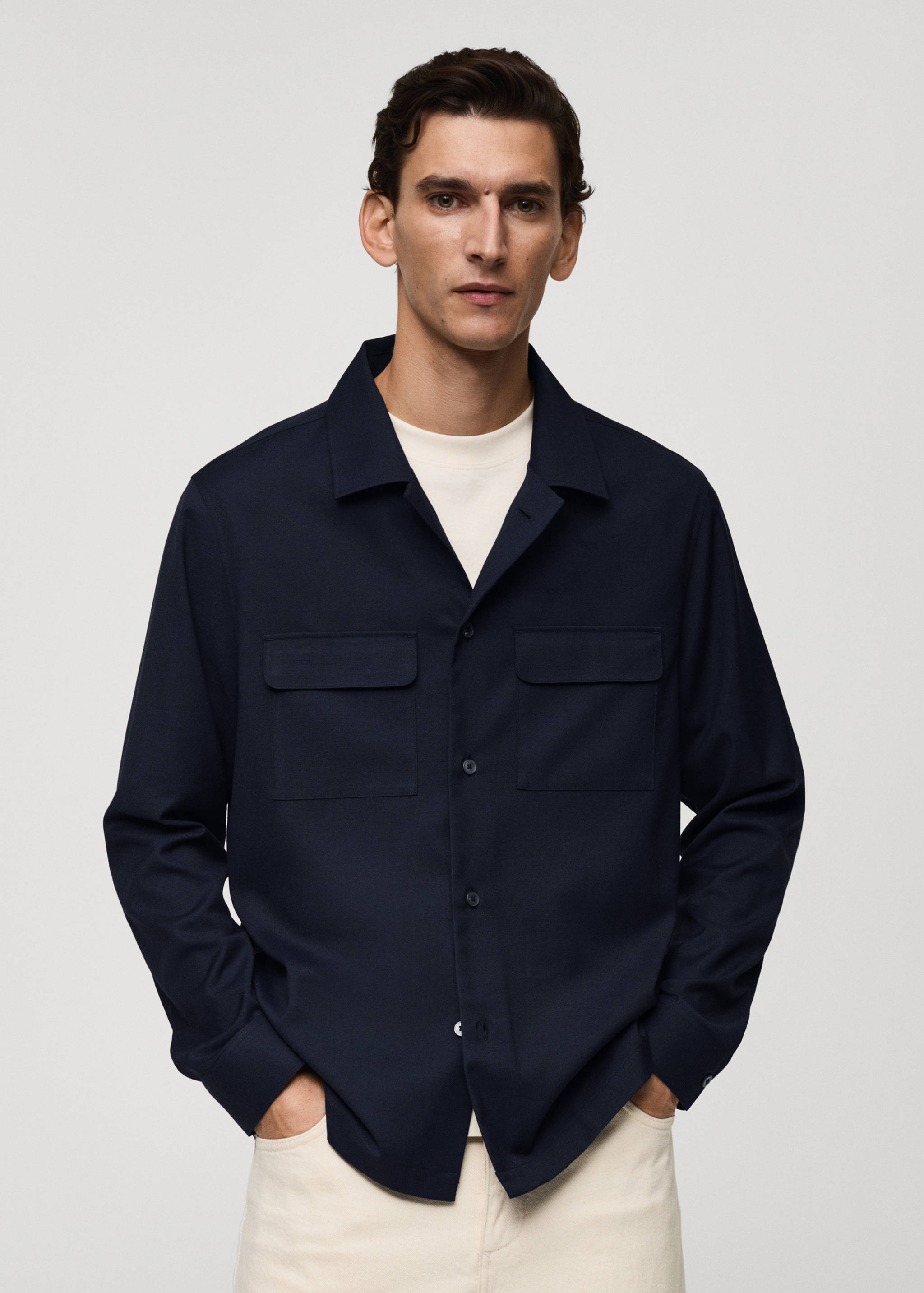 Sobrecamisa slim fit bolsillos - Plano medio