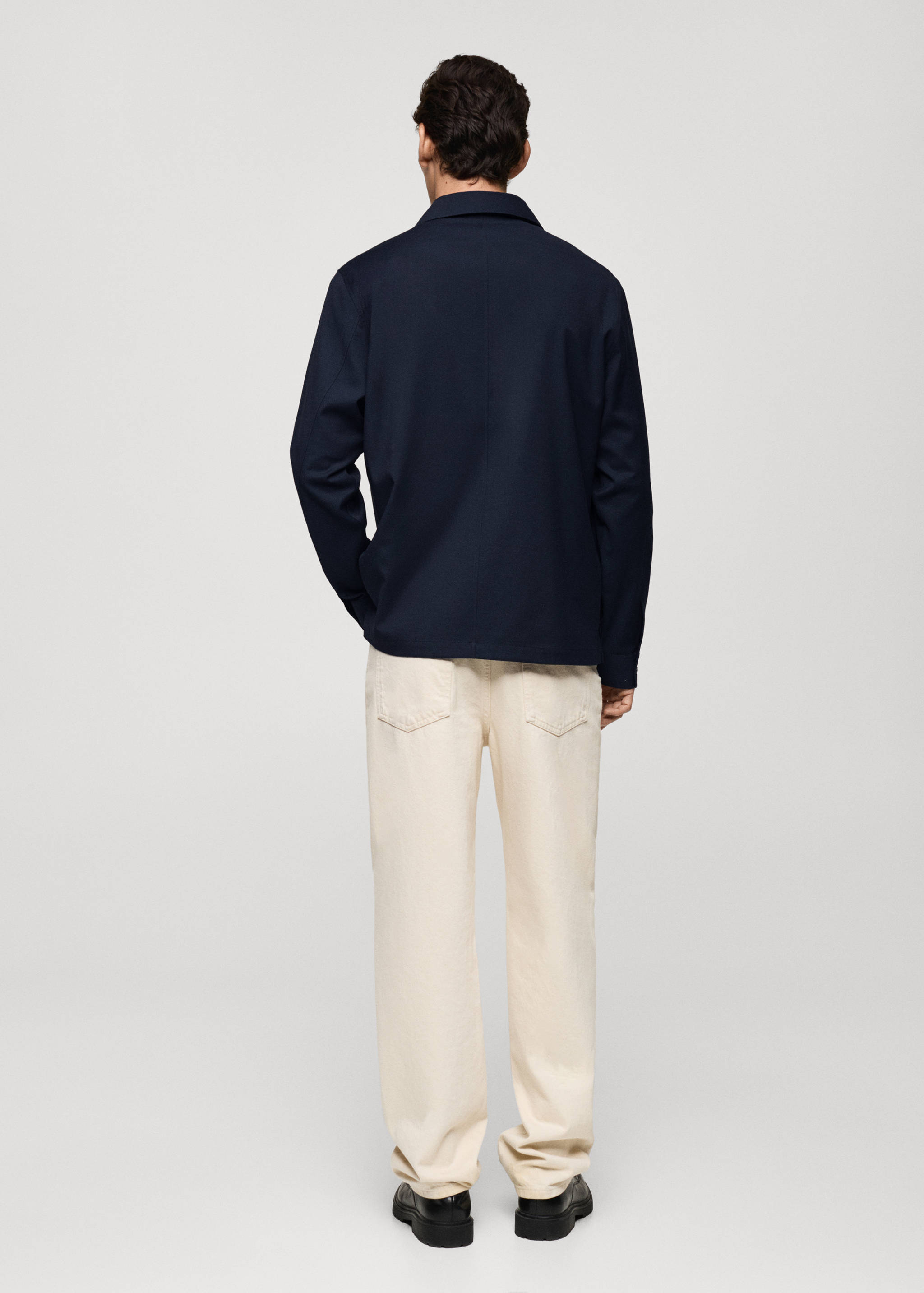 Sobrecamisa slim fit bolsillos - Reverso del artículo