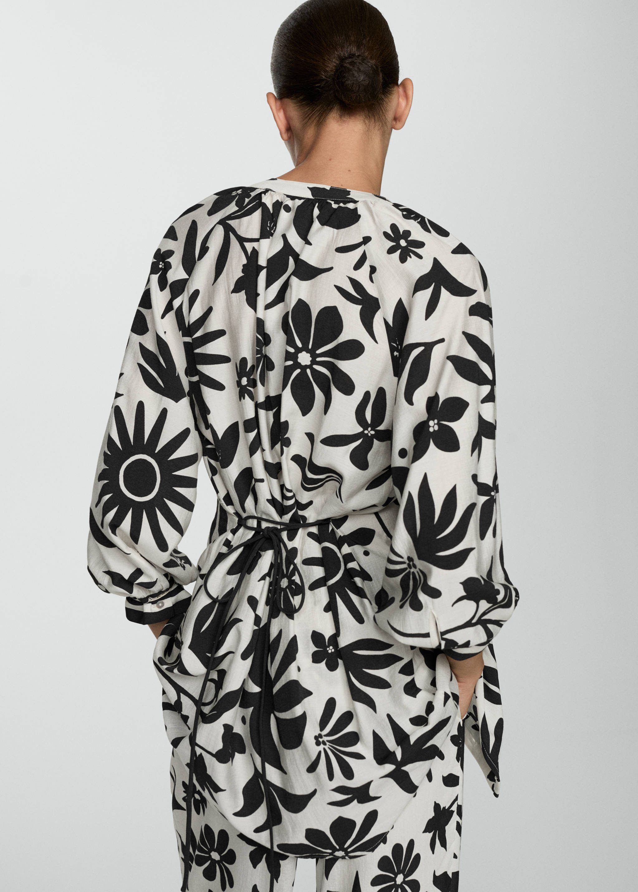 Bow printed shirt - Reverse of the article