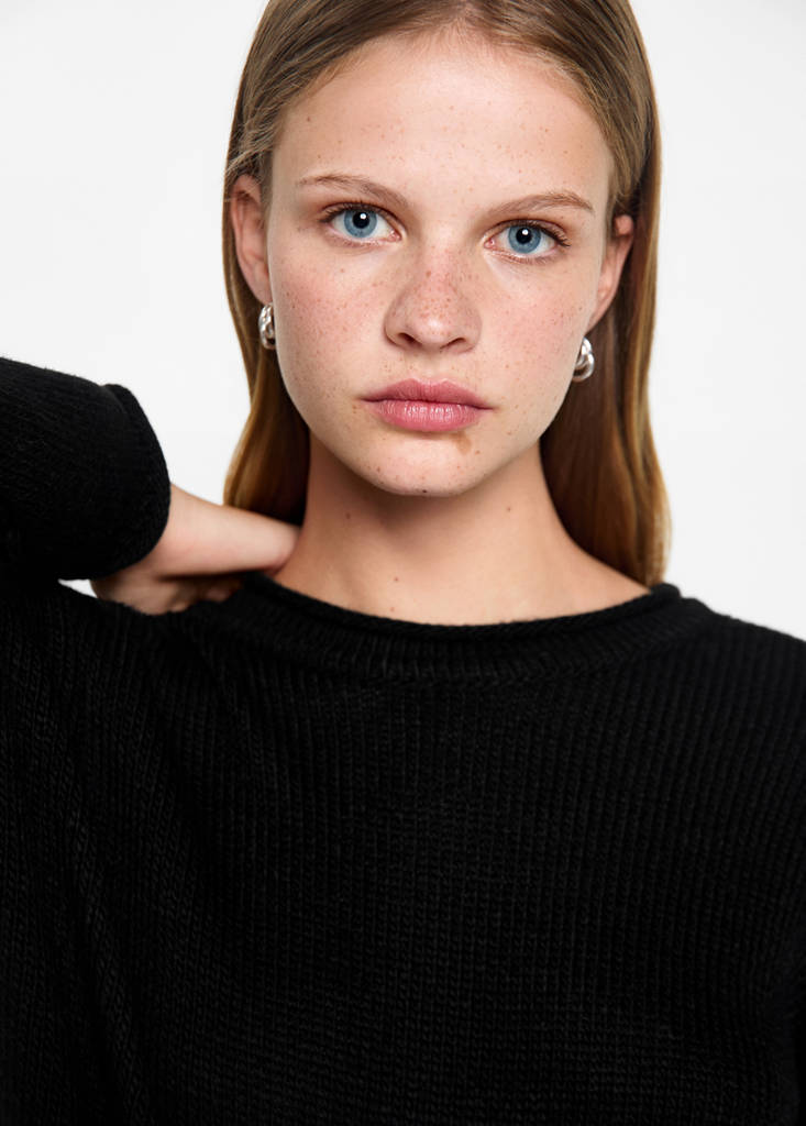 Knit sweater — Black