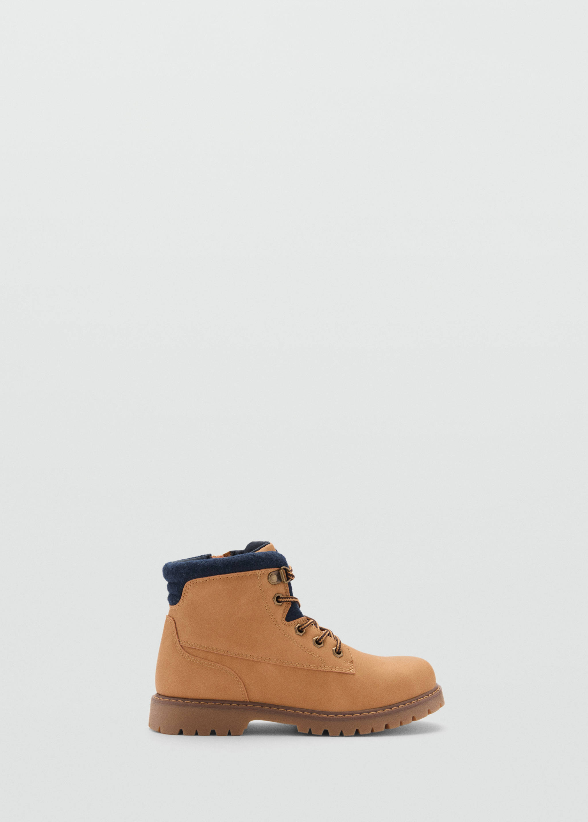 Lace-up mountain boots - Article without model