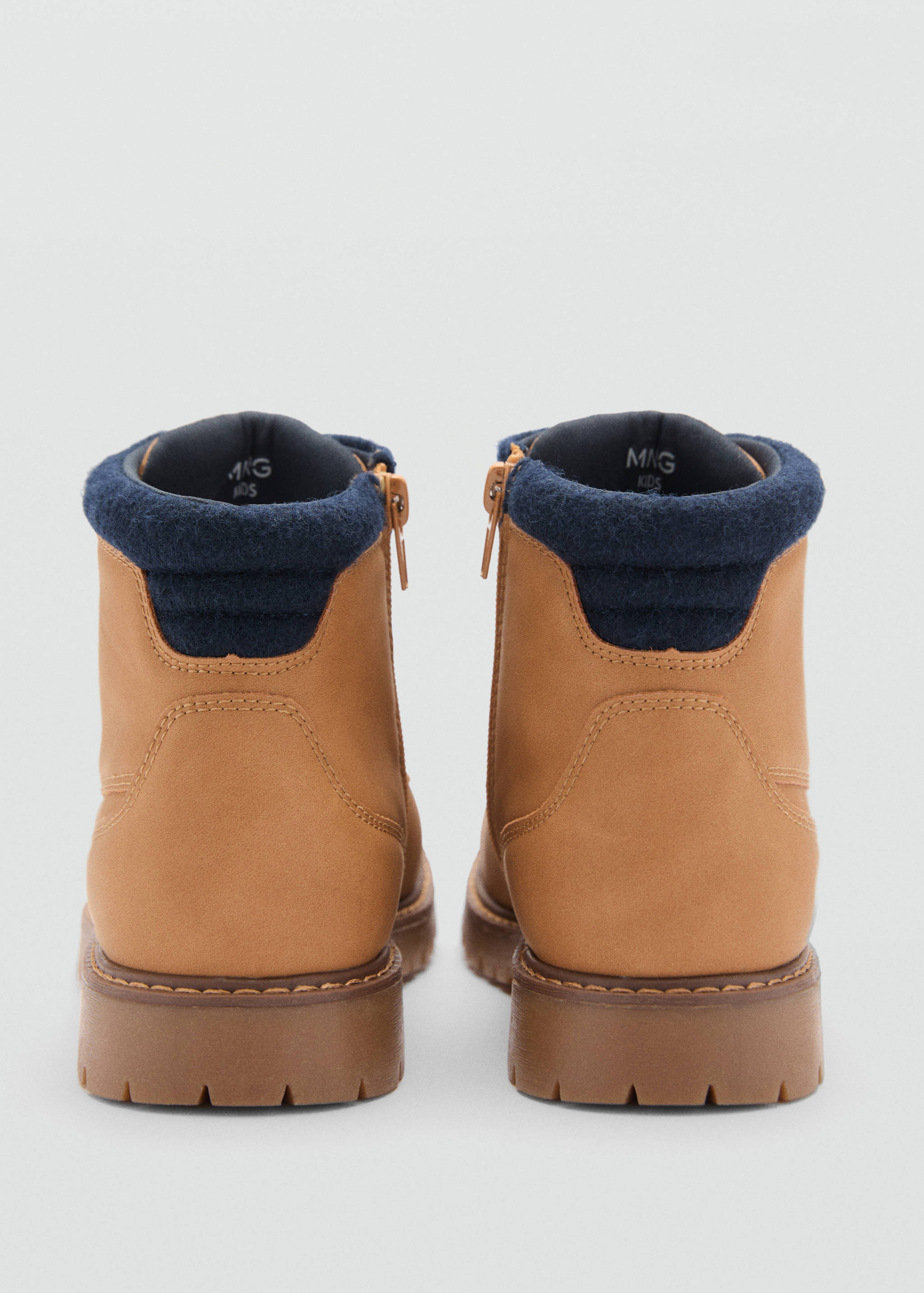 Lace-up mountain boots - Details of the article 1