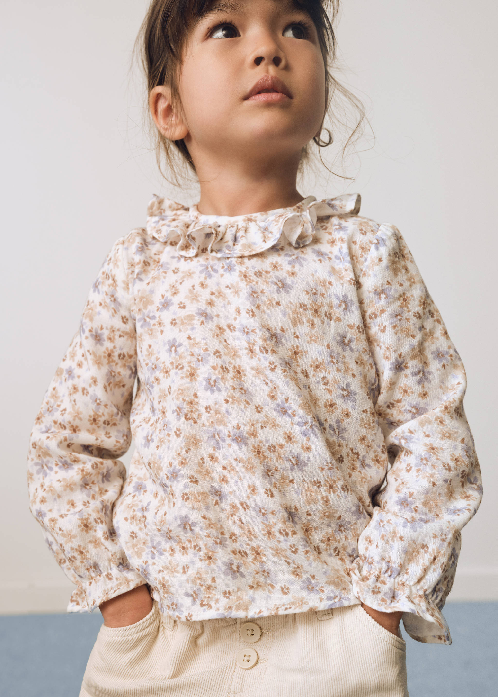 Floral ruffled blouse - General plane