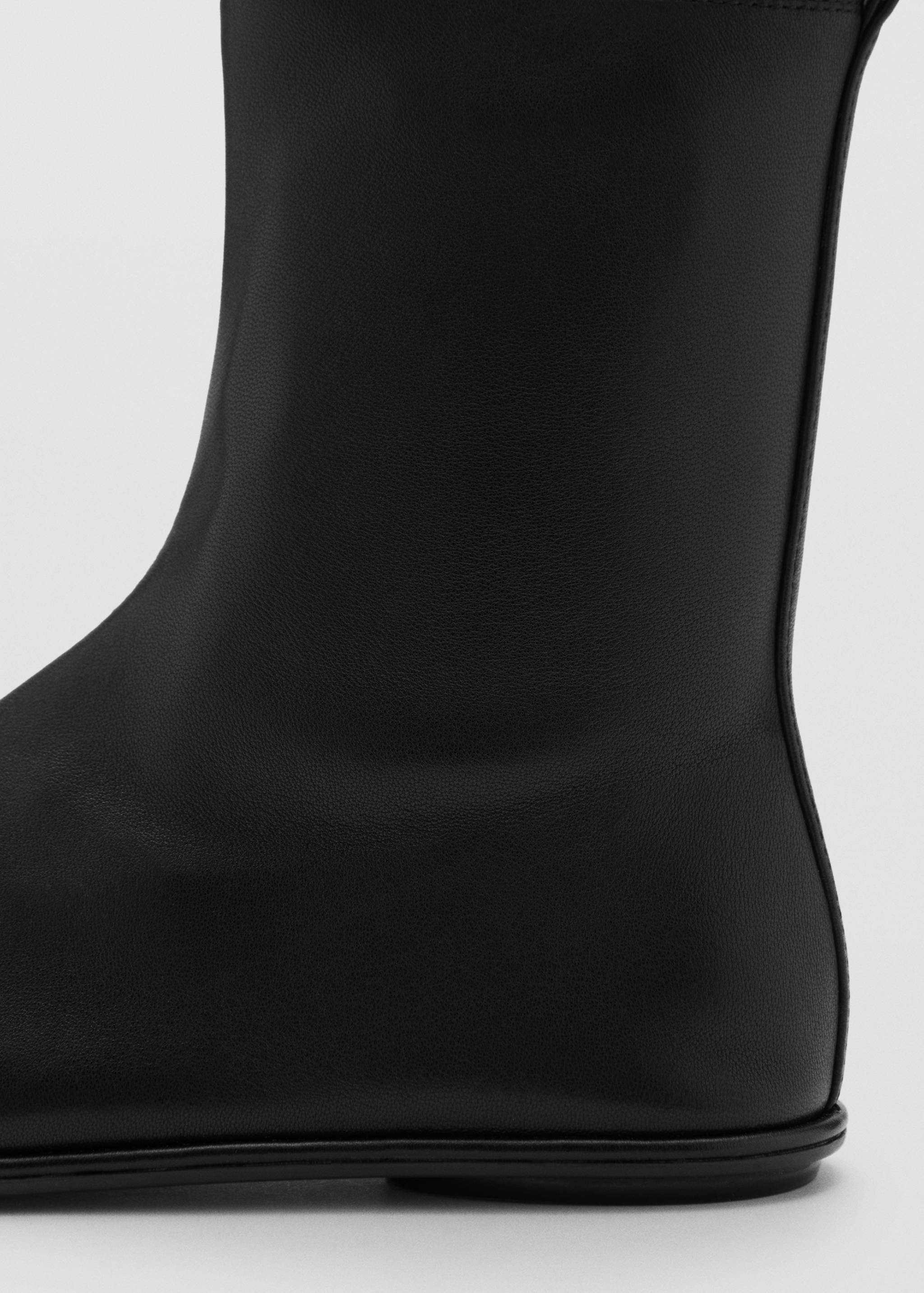 Flat leather ankle boots - Details of the article 1