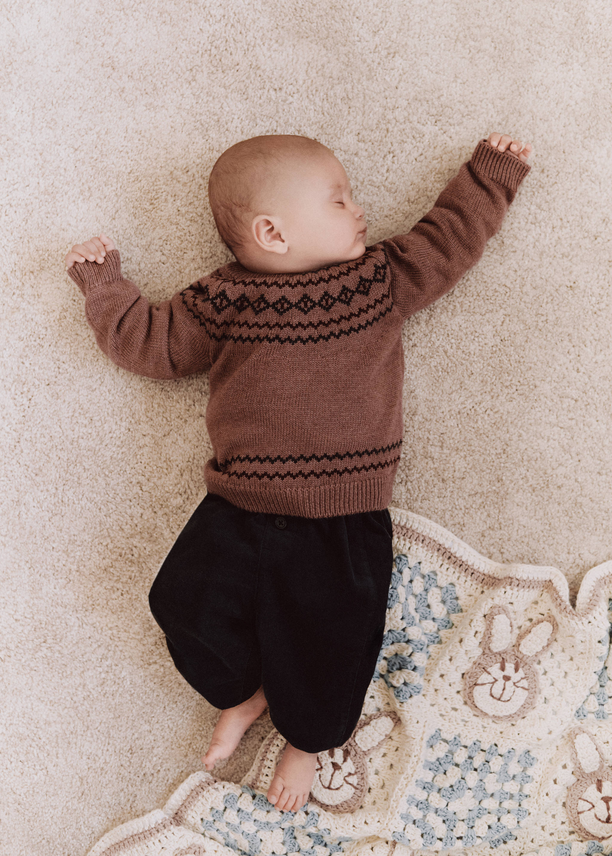 Buttoned corduroy trousers - Details of the article 5