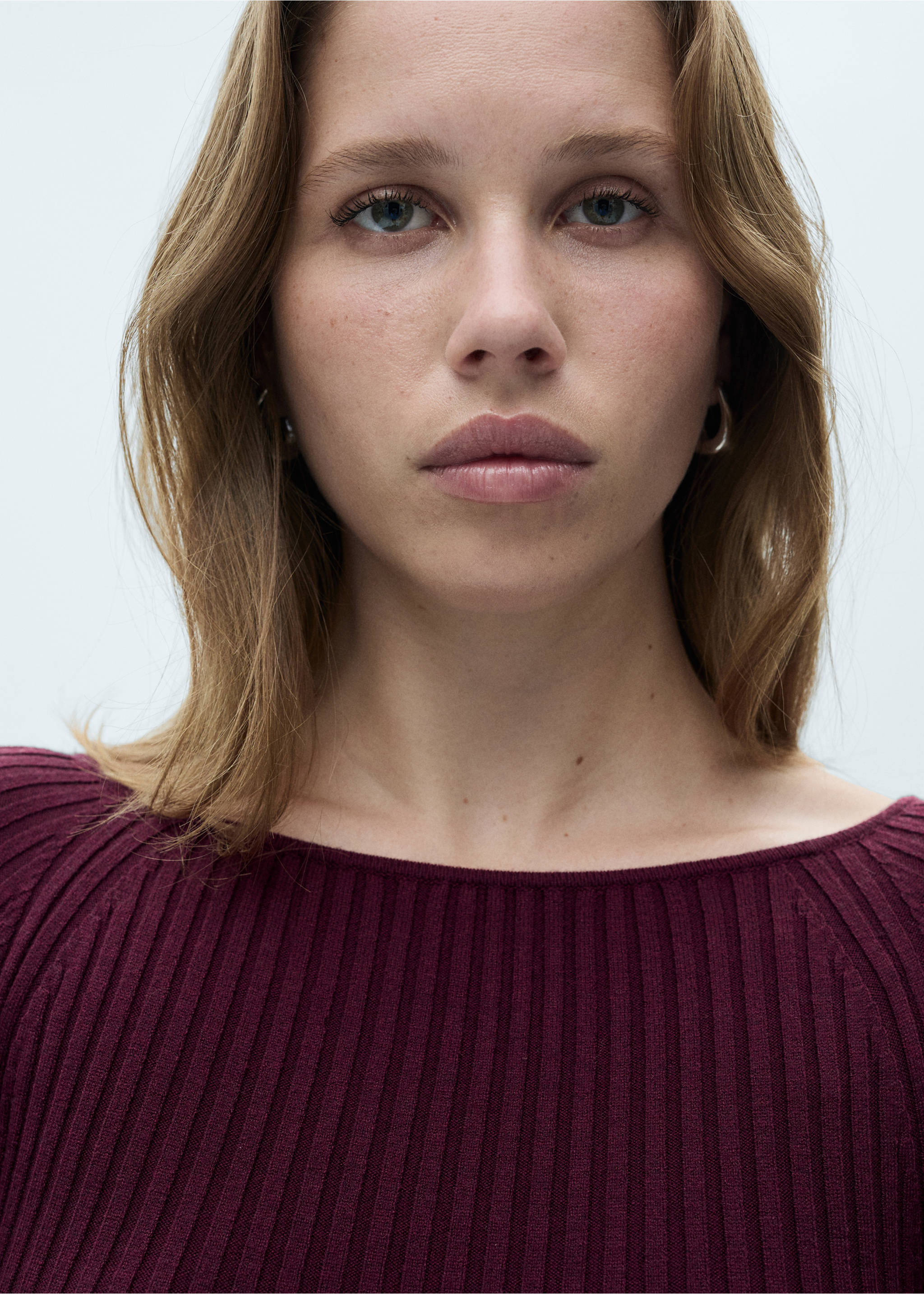 Ribbed knit dress - Details of the article 1, Maroon. Ref: 77056722-00.