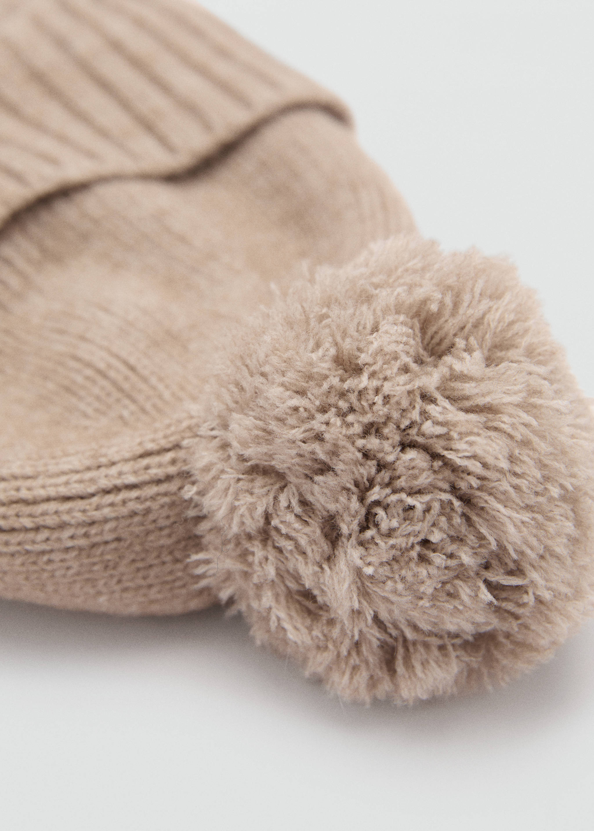 Pom pom cable-knit beanie - Details of the article 1