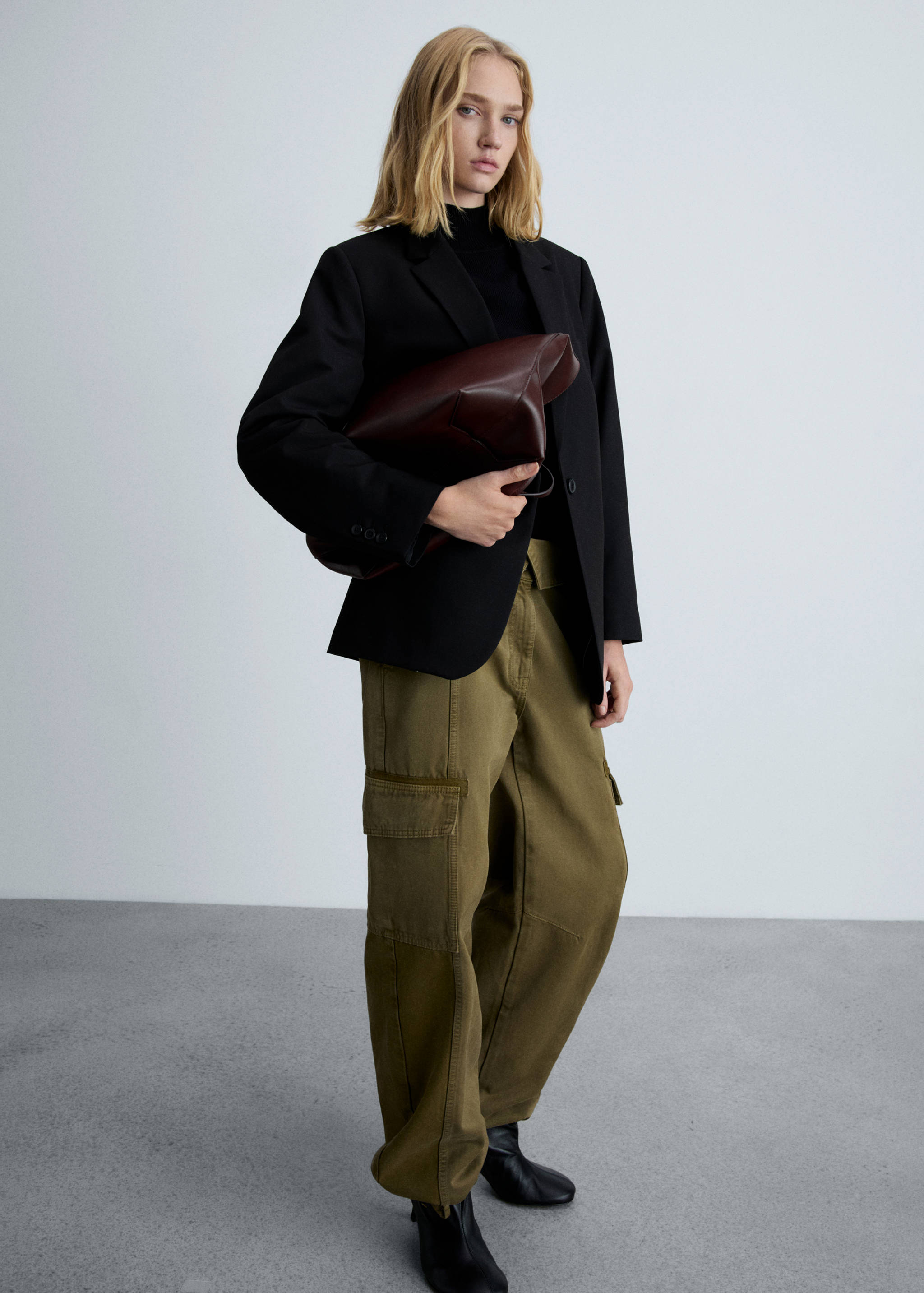 Сумка-шоппер с металлической деталью - Общий план