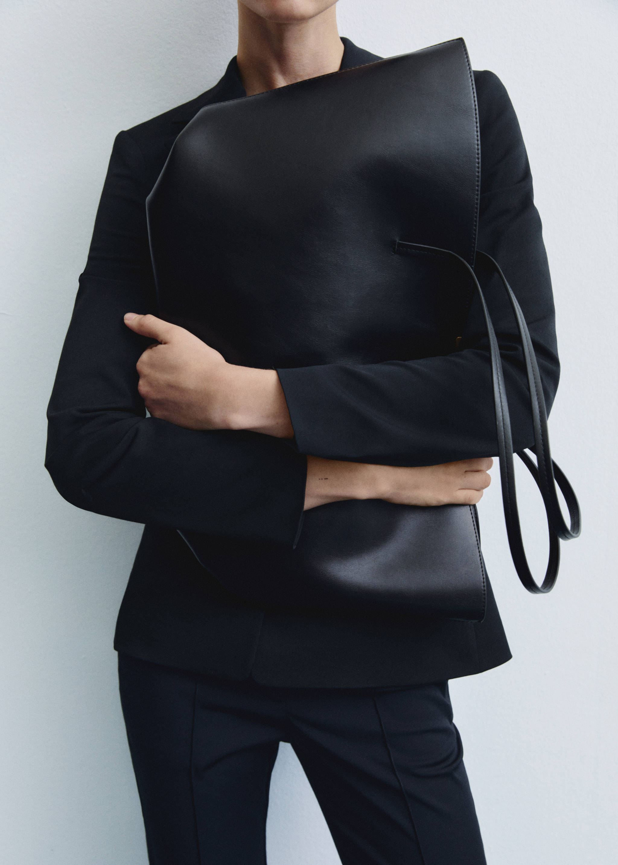 Сумка-шоппер с металлической деталью - Общий план