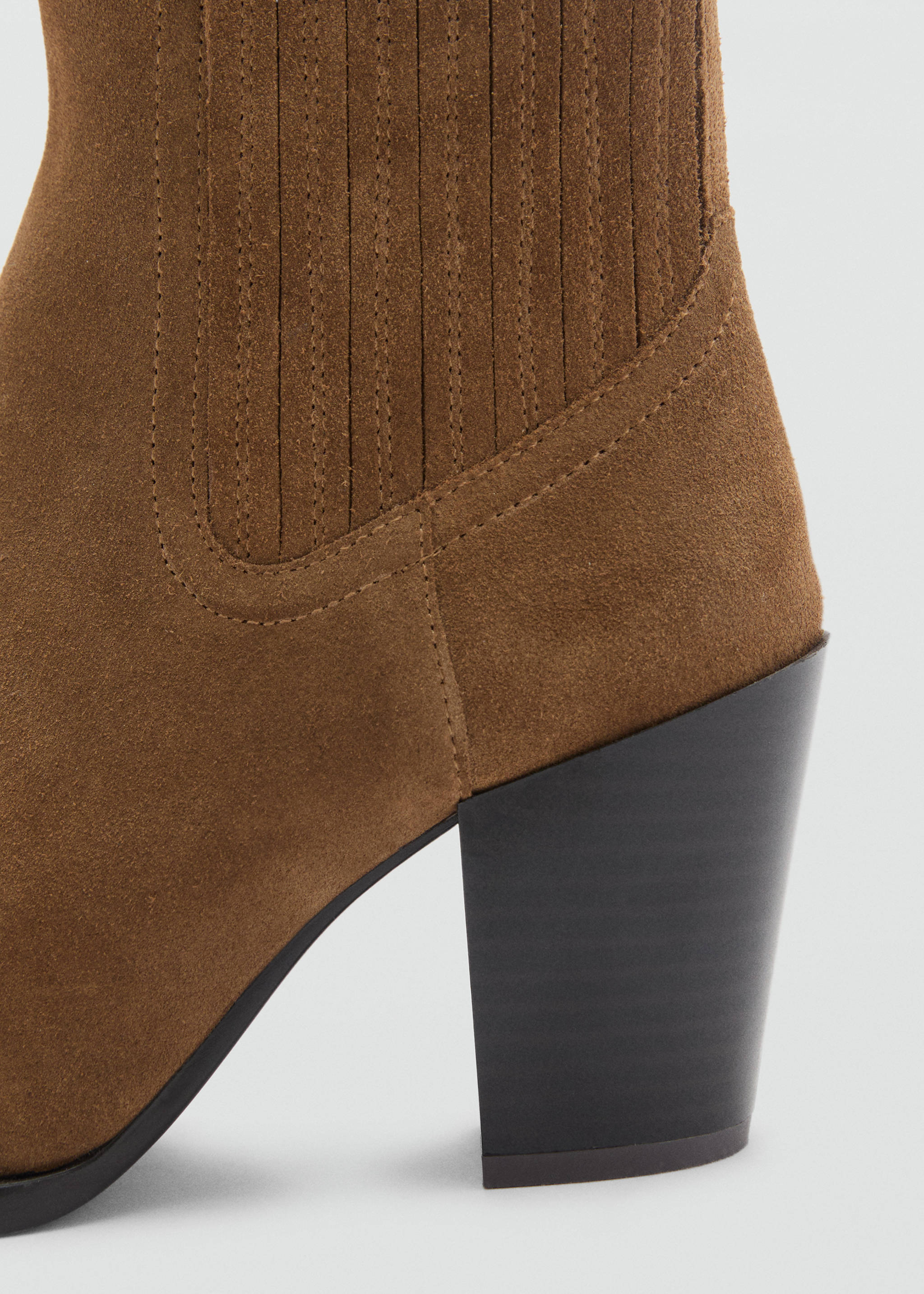 Suede block-heel boots - Details of the article 2