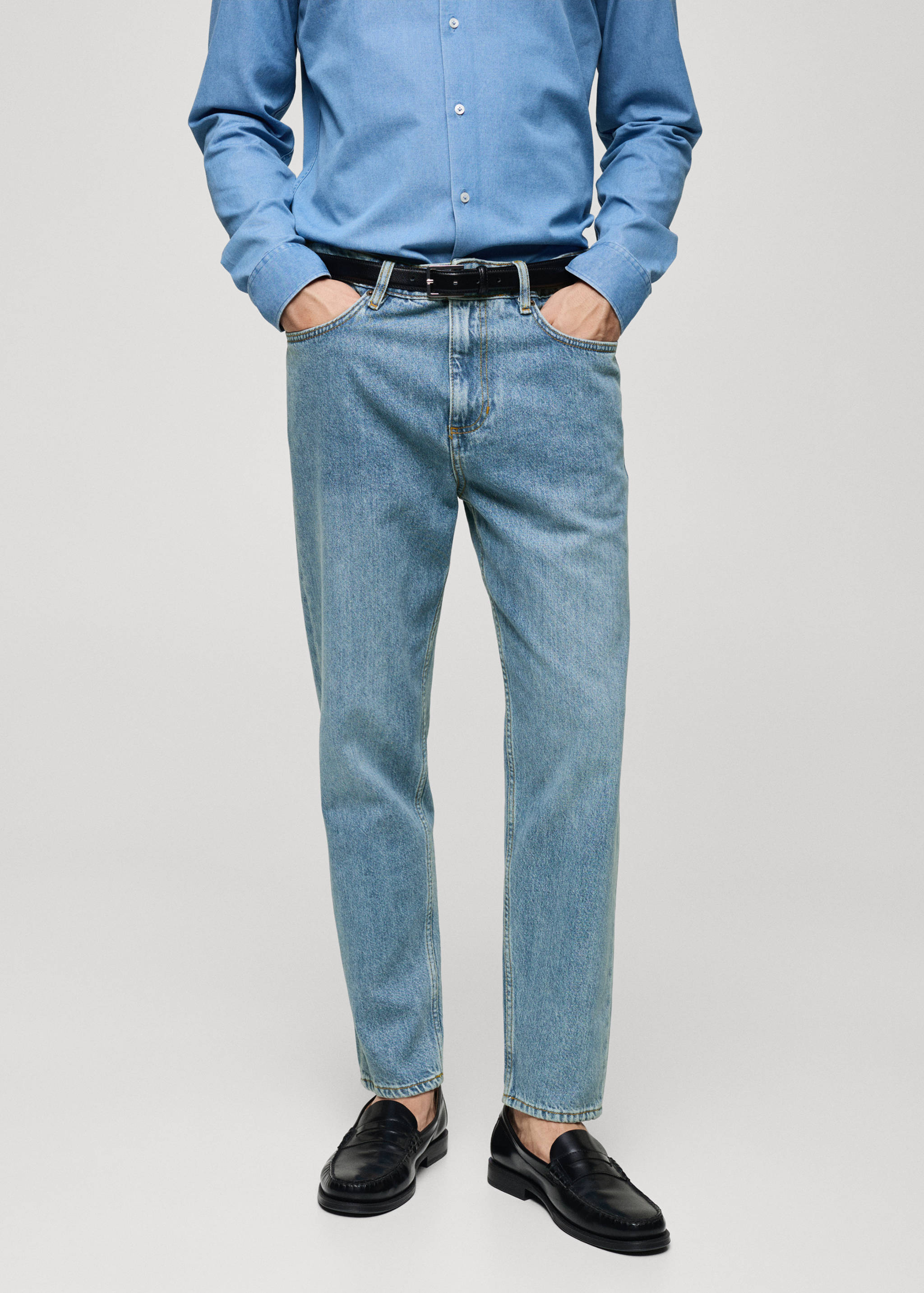 Jeans tapered-fit lavado claro - Plano medio