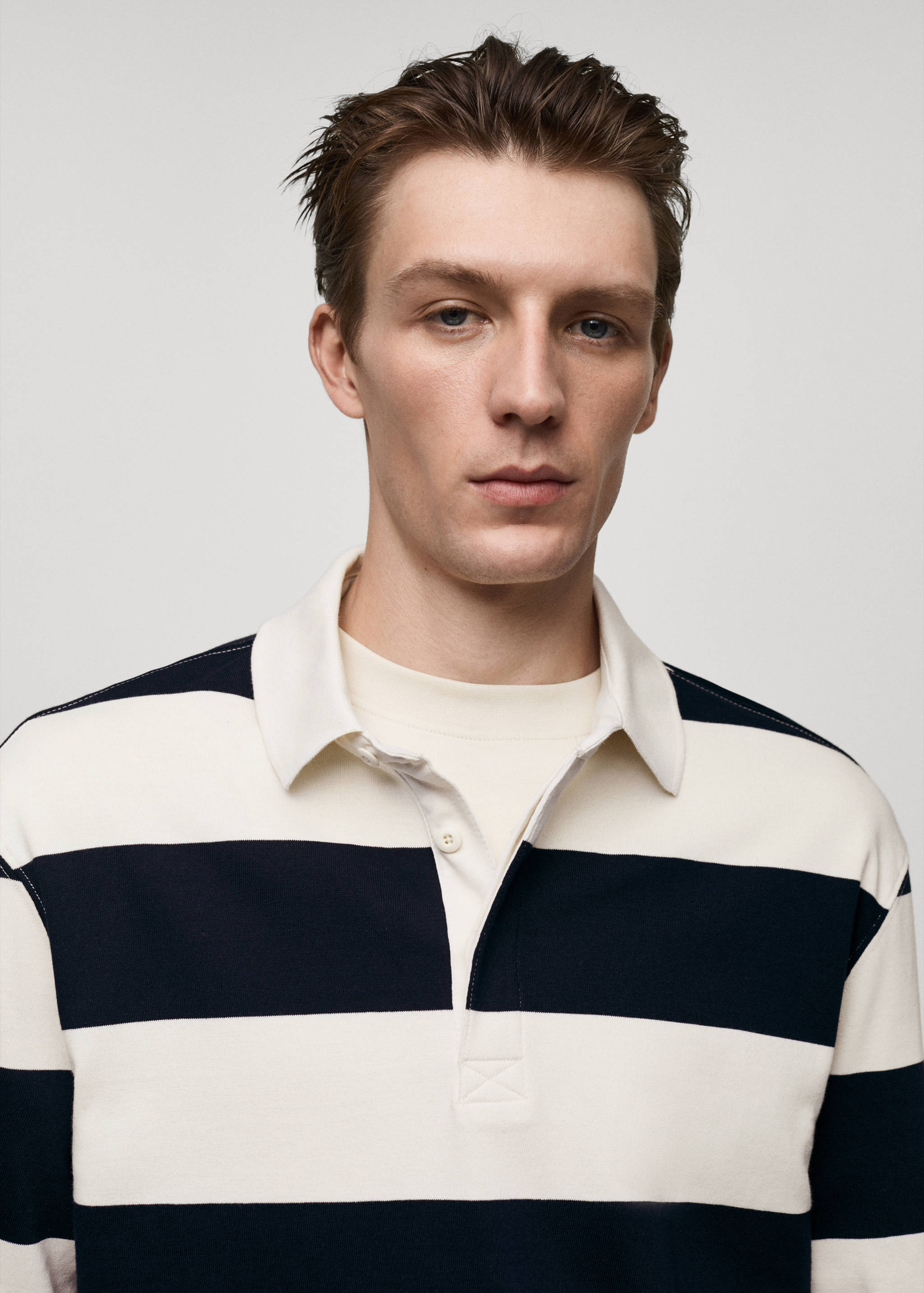 قميص بولو مخطط بقصّة منتظمة مصنوع من القطن بنسبة 100% - تفاصيل المنتج 1