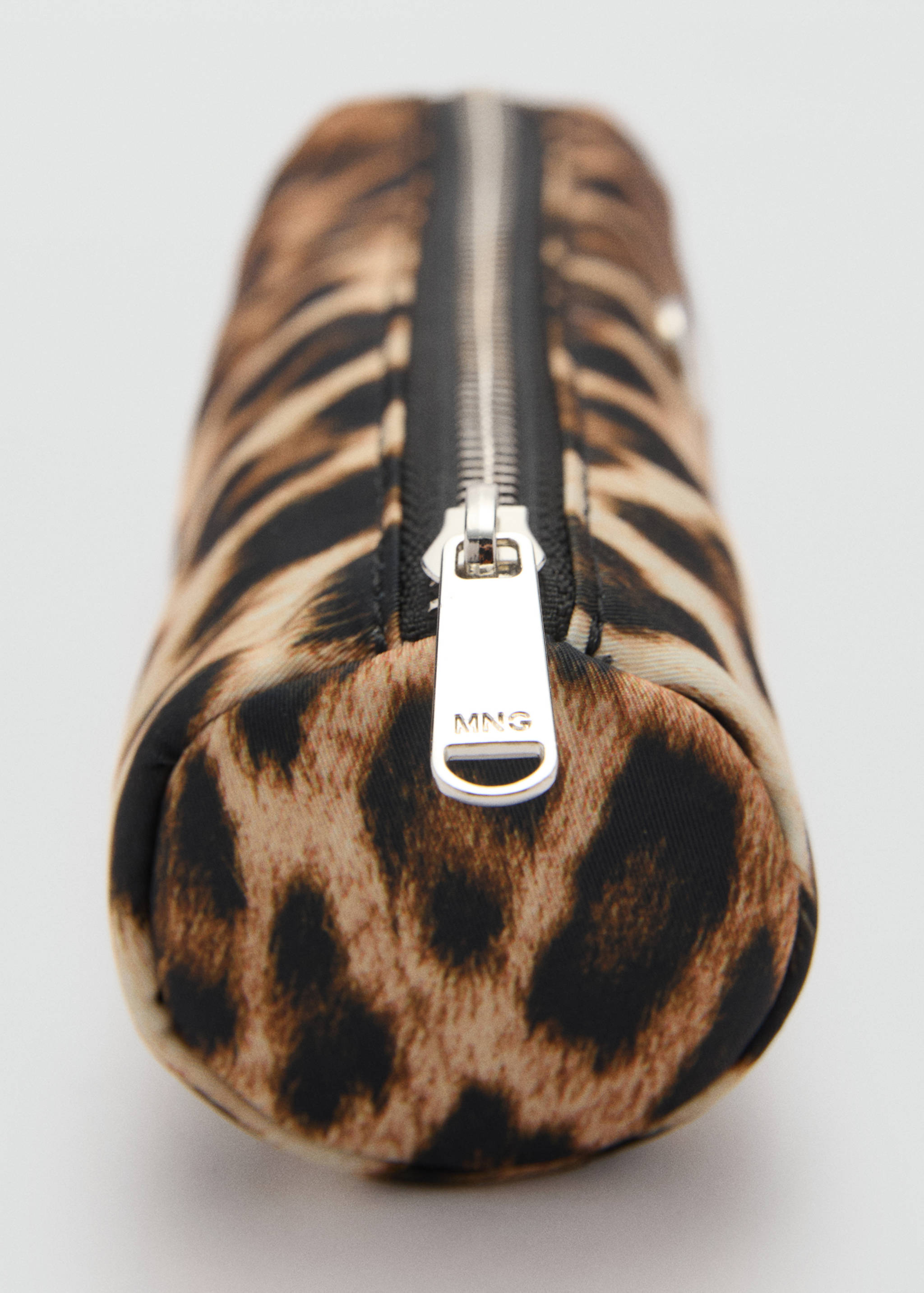 حافظة نايلون بنقشة جلد النمر - تفاصيل المنتج 1