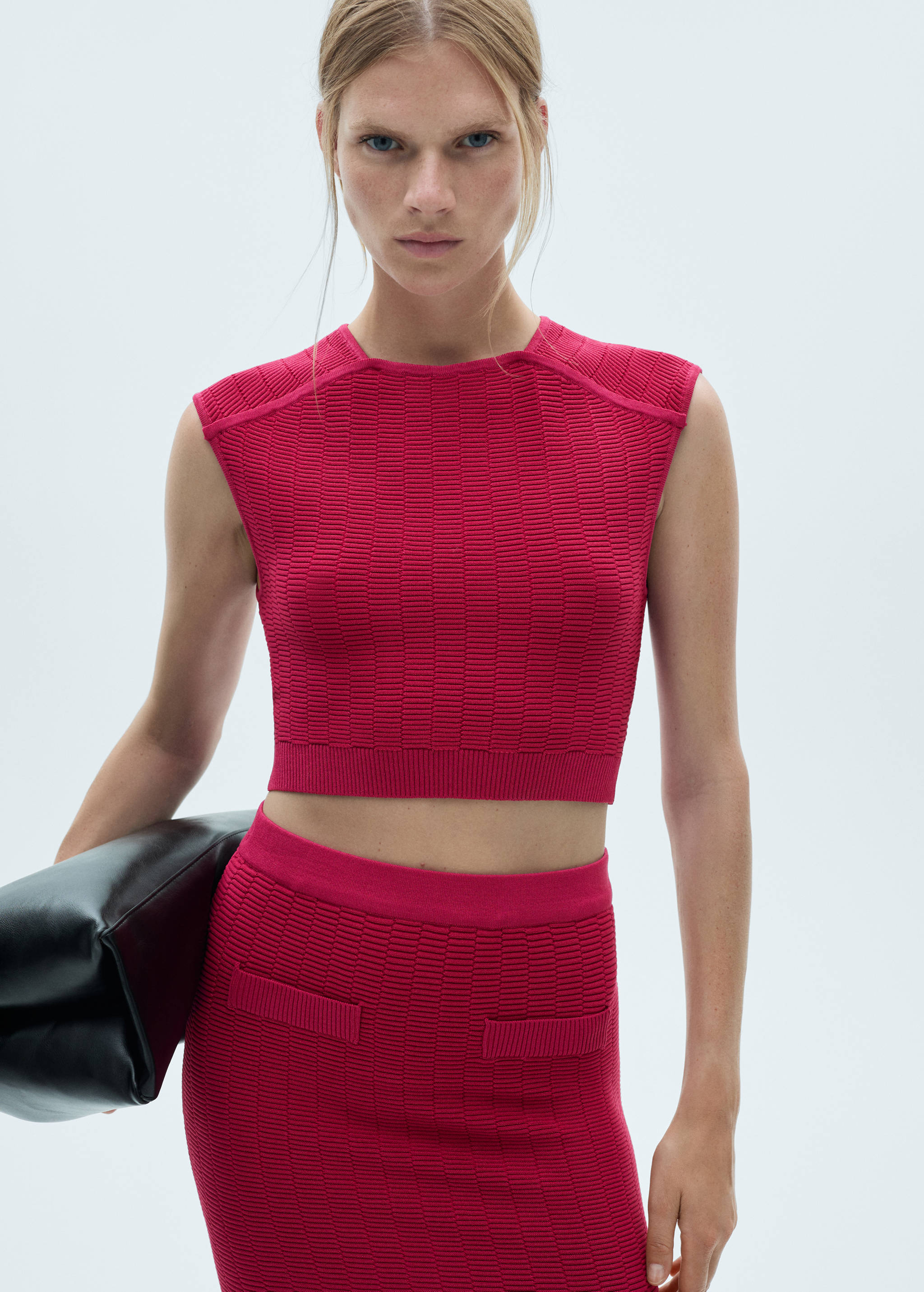 بلوزة محبوكة بدون أكمام - رؤية وسط