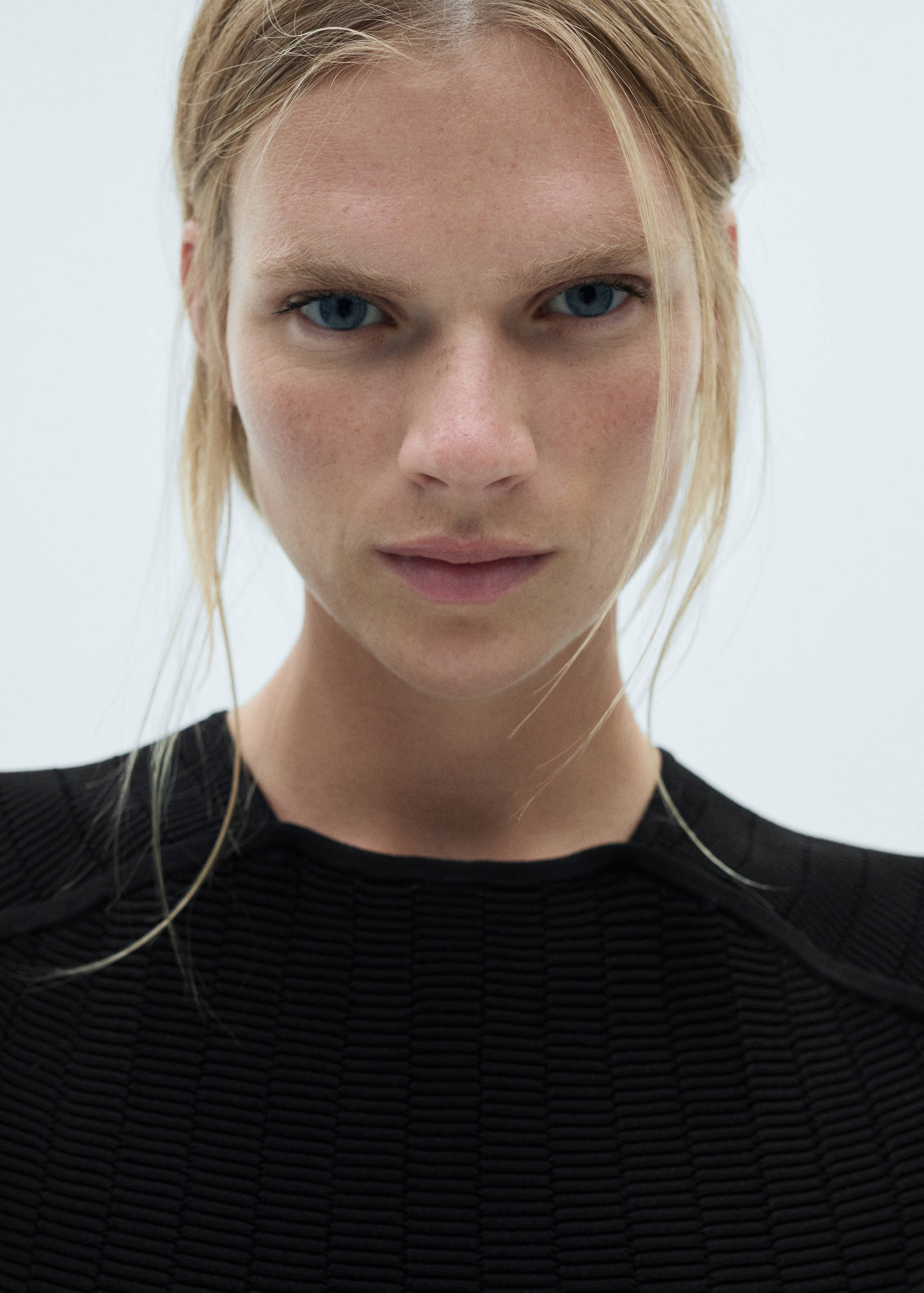 بلوزة محبوكة بدون أكمام - تفاصيل المنتج 1