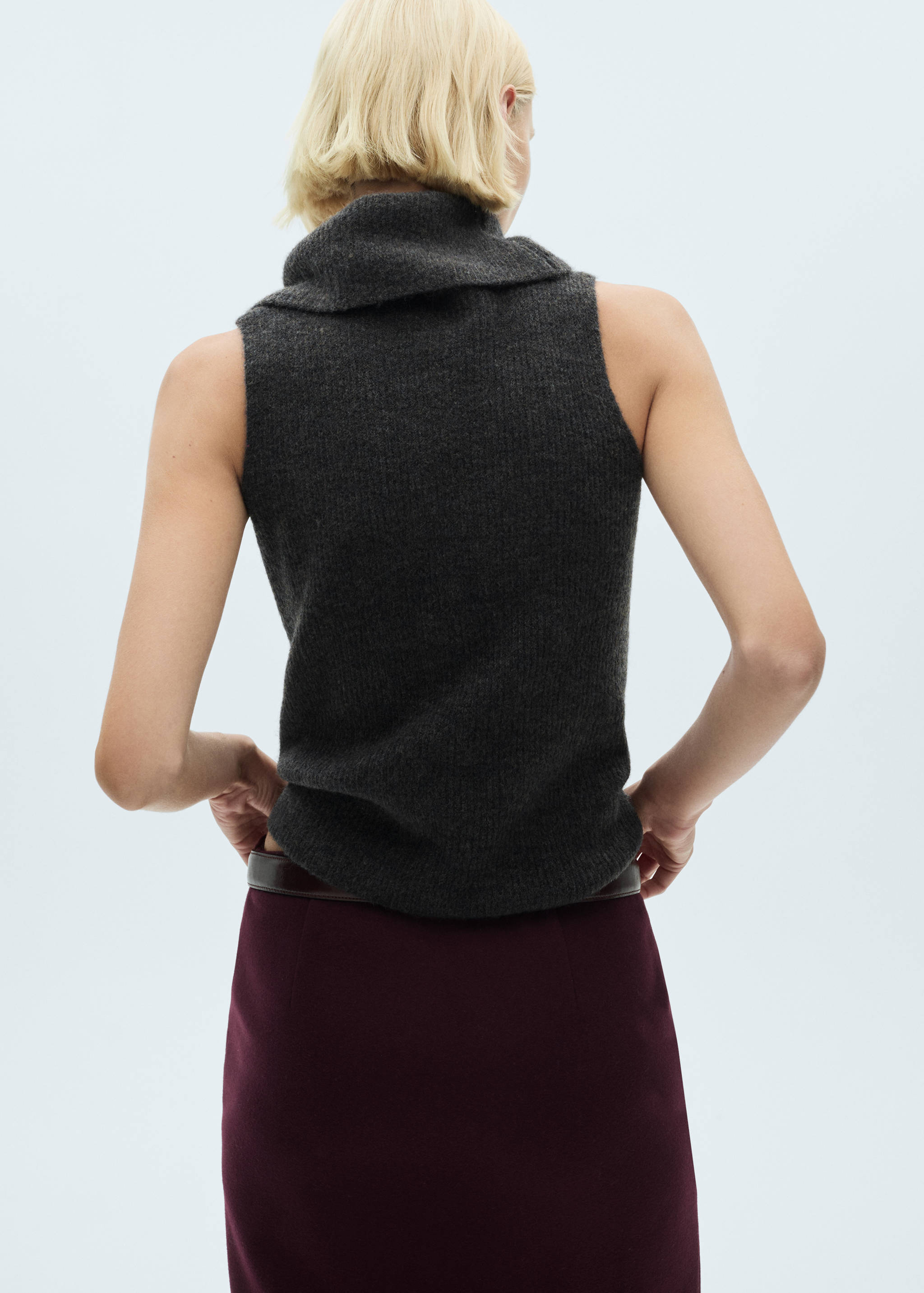 Turtleneck knitted top - Reverse of the article