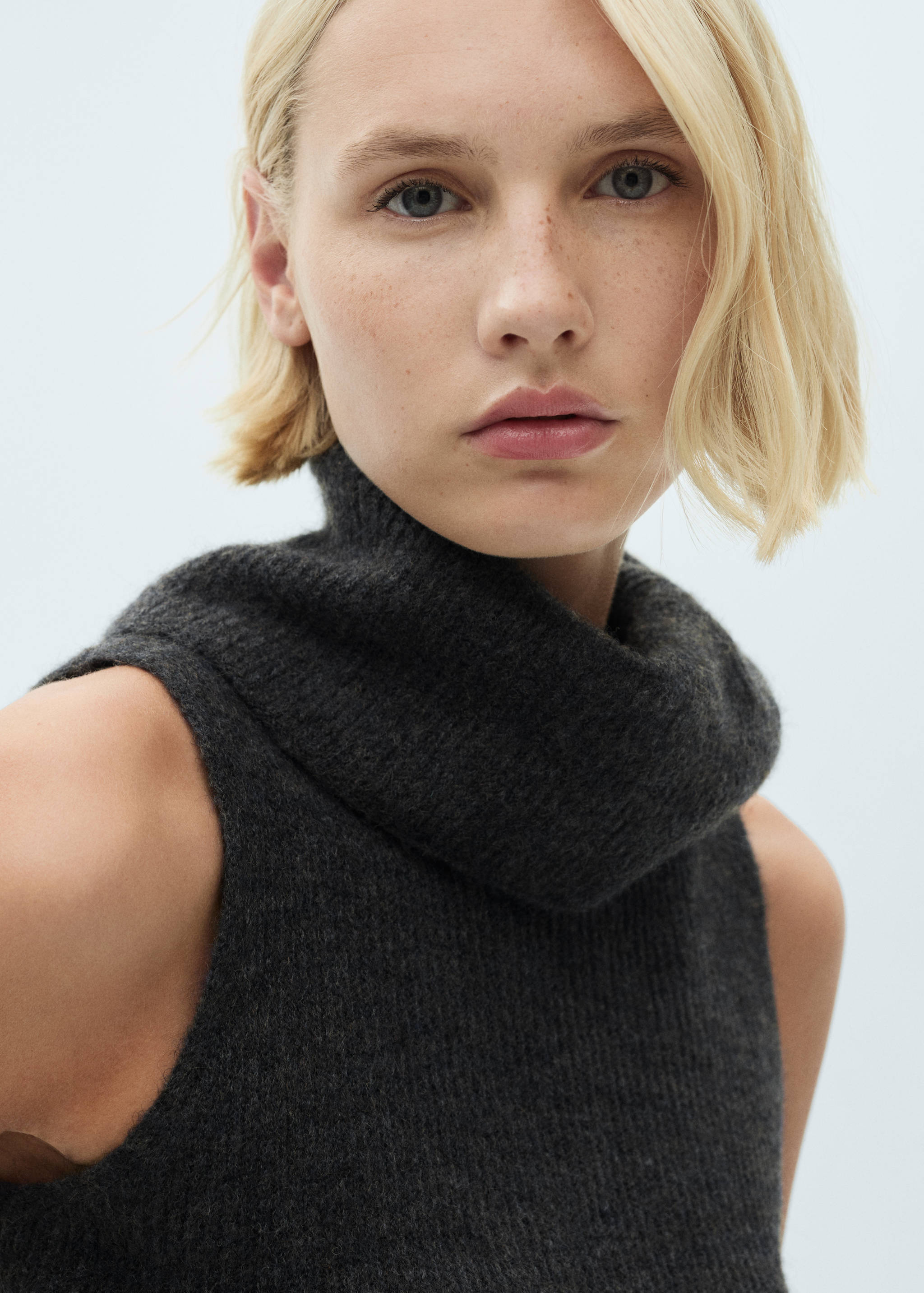 Turtleneck knitted top - Details of the article 1