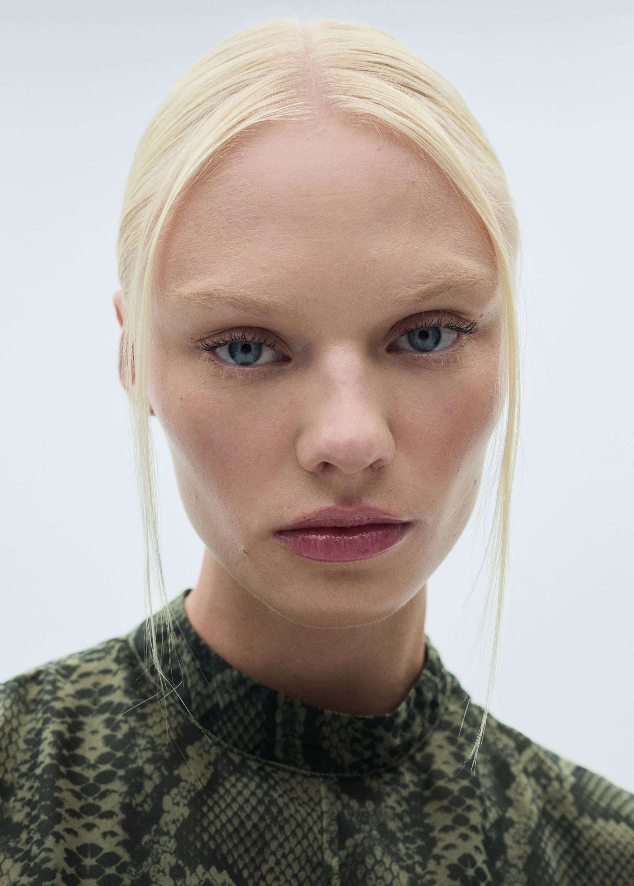 Open-back organza dress - Details of the article 1