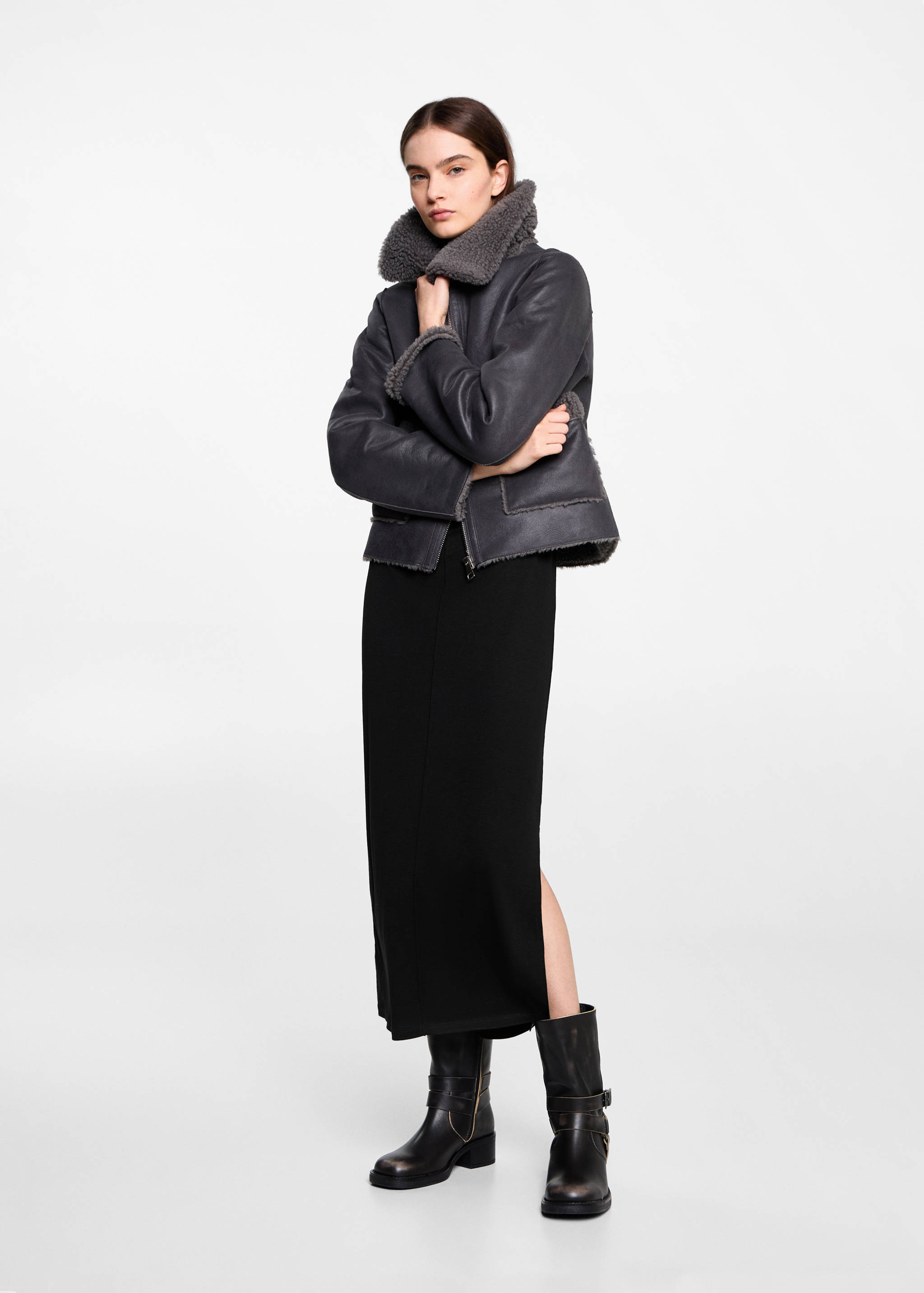 Long-sleeved slit dress - General plane