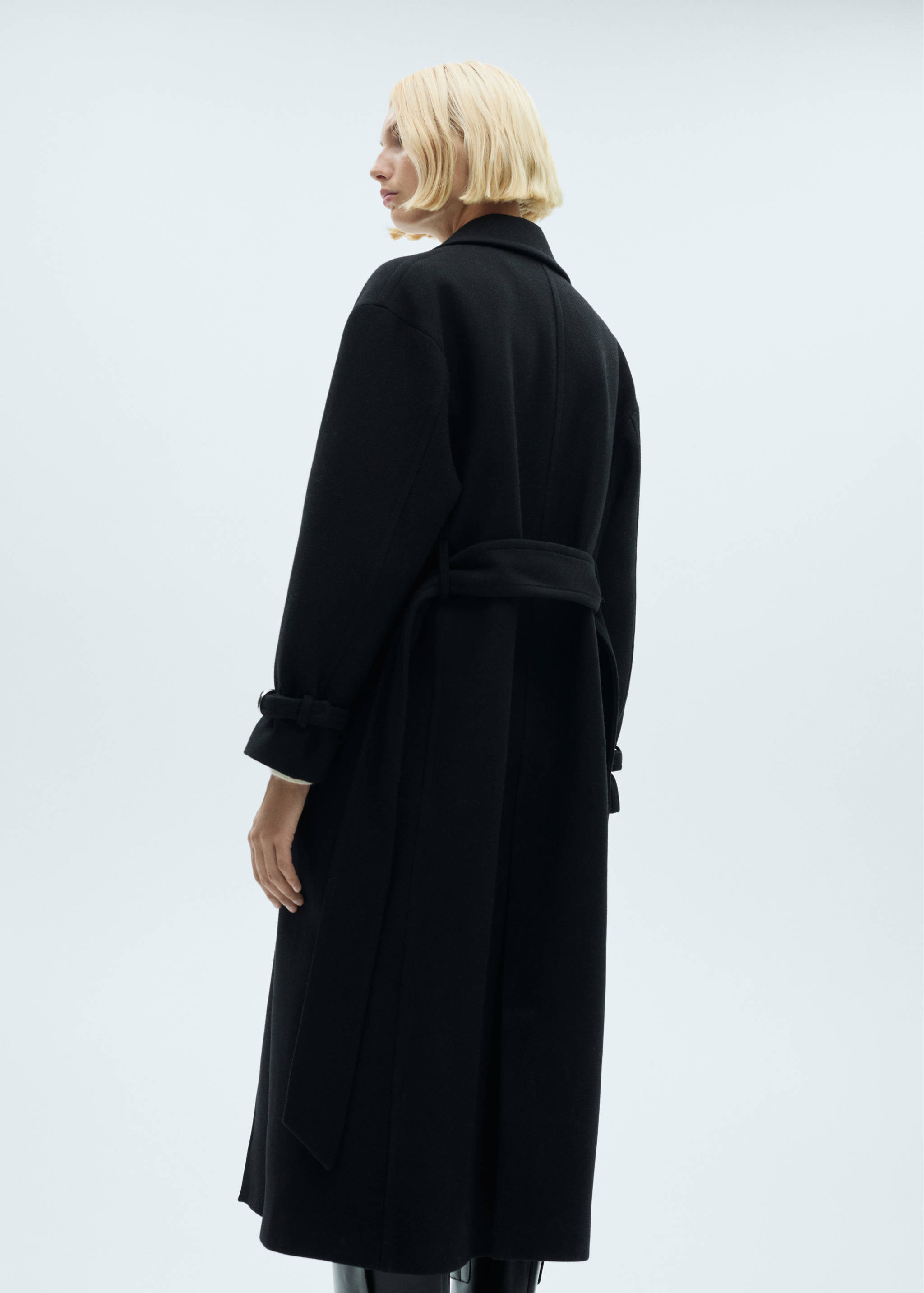 Manteco wool coat with oversized lapels - Reverse of the article