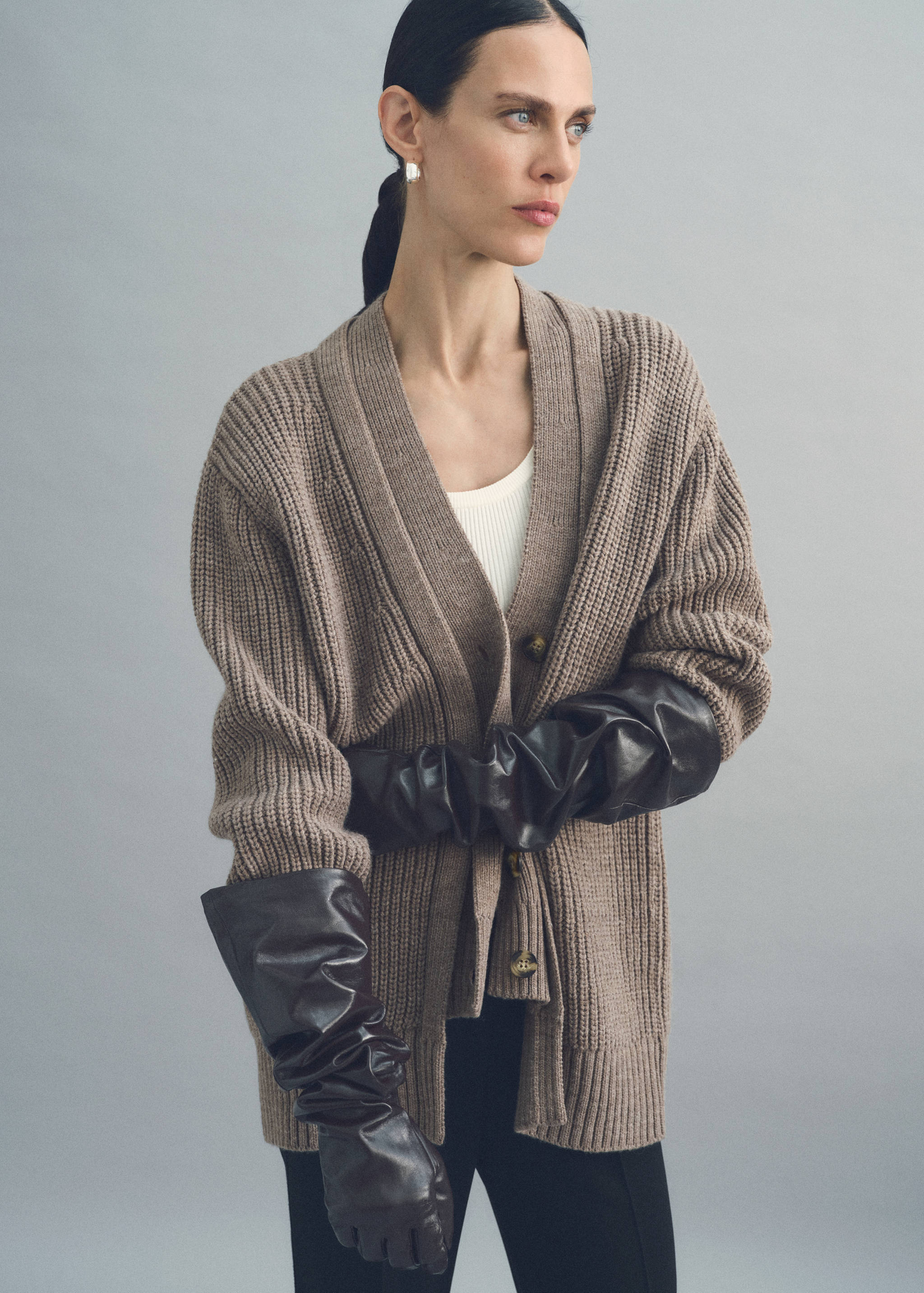 Oversized cardigan with buttons - Details of the article 6