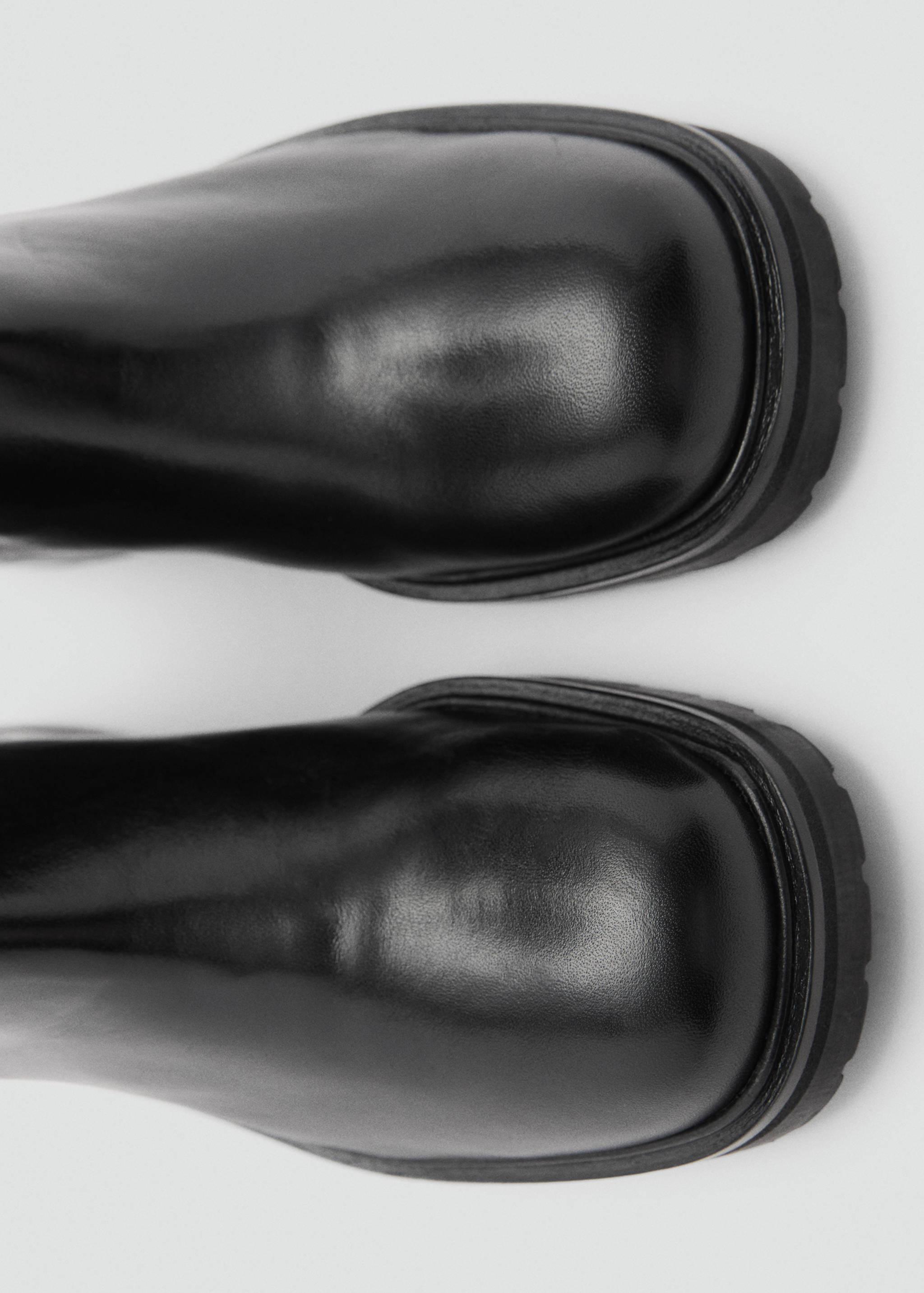 High leather boots with zip - Details of the article 2