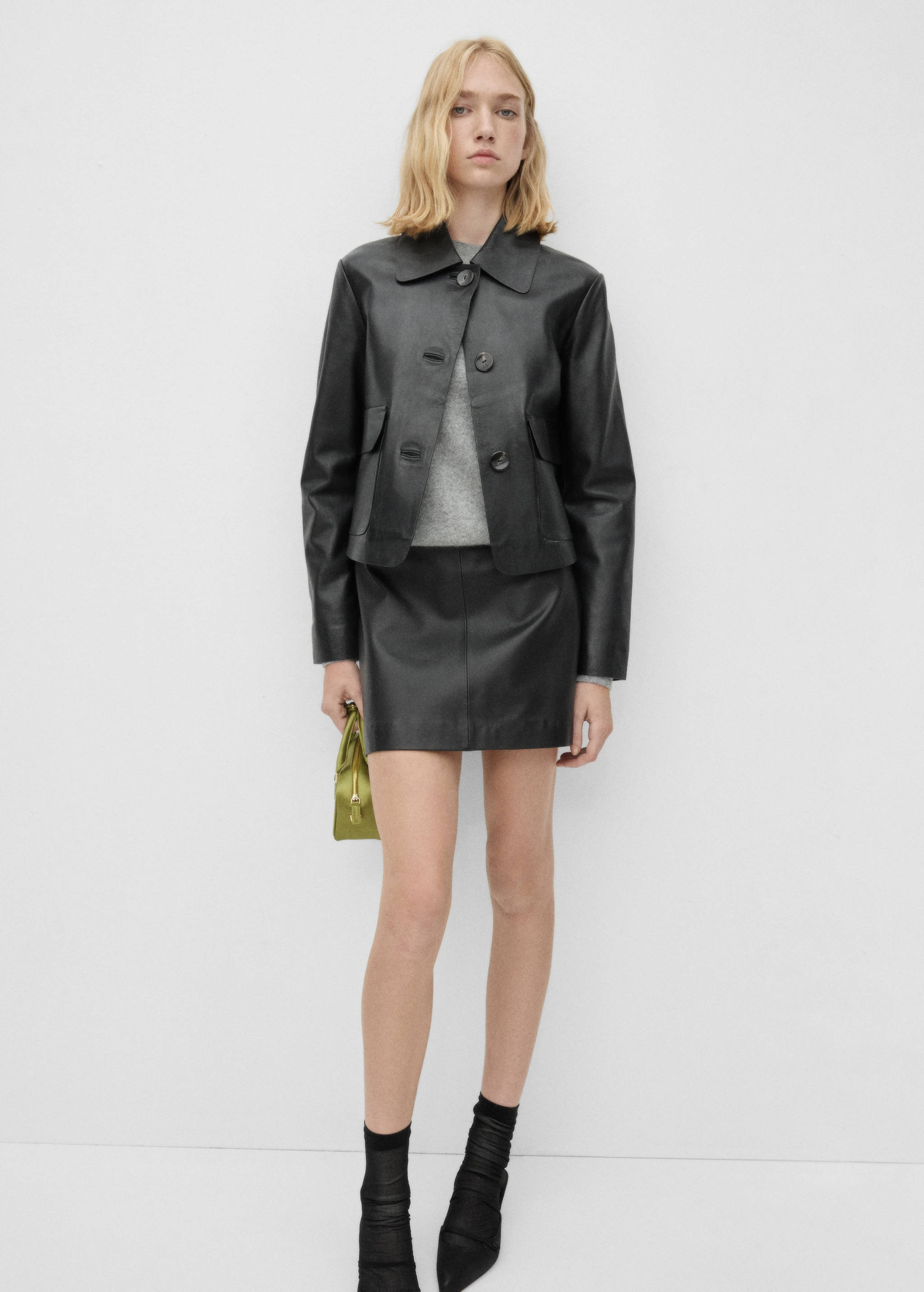 Minifalda recta piel - Plano general