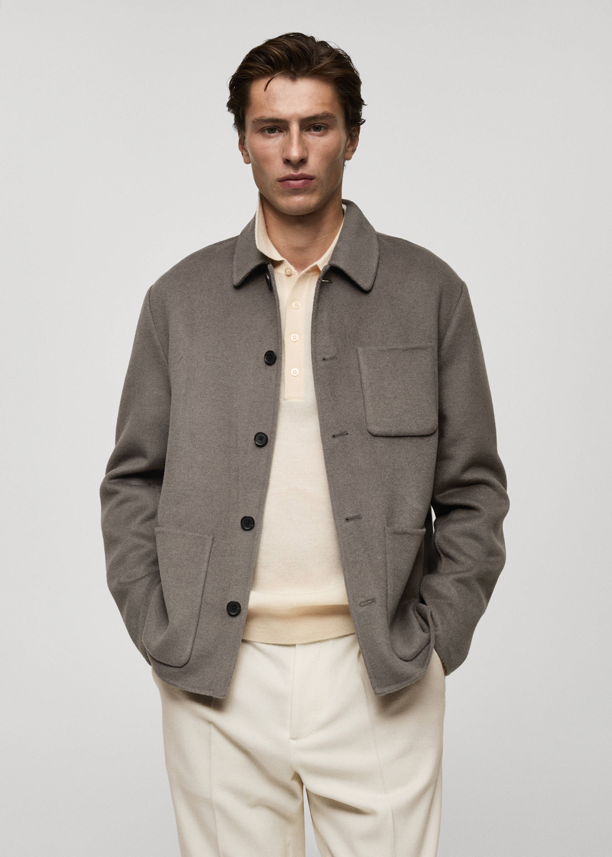 Surchemise laine faite main poches - Plan moyen