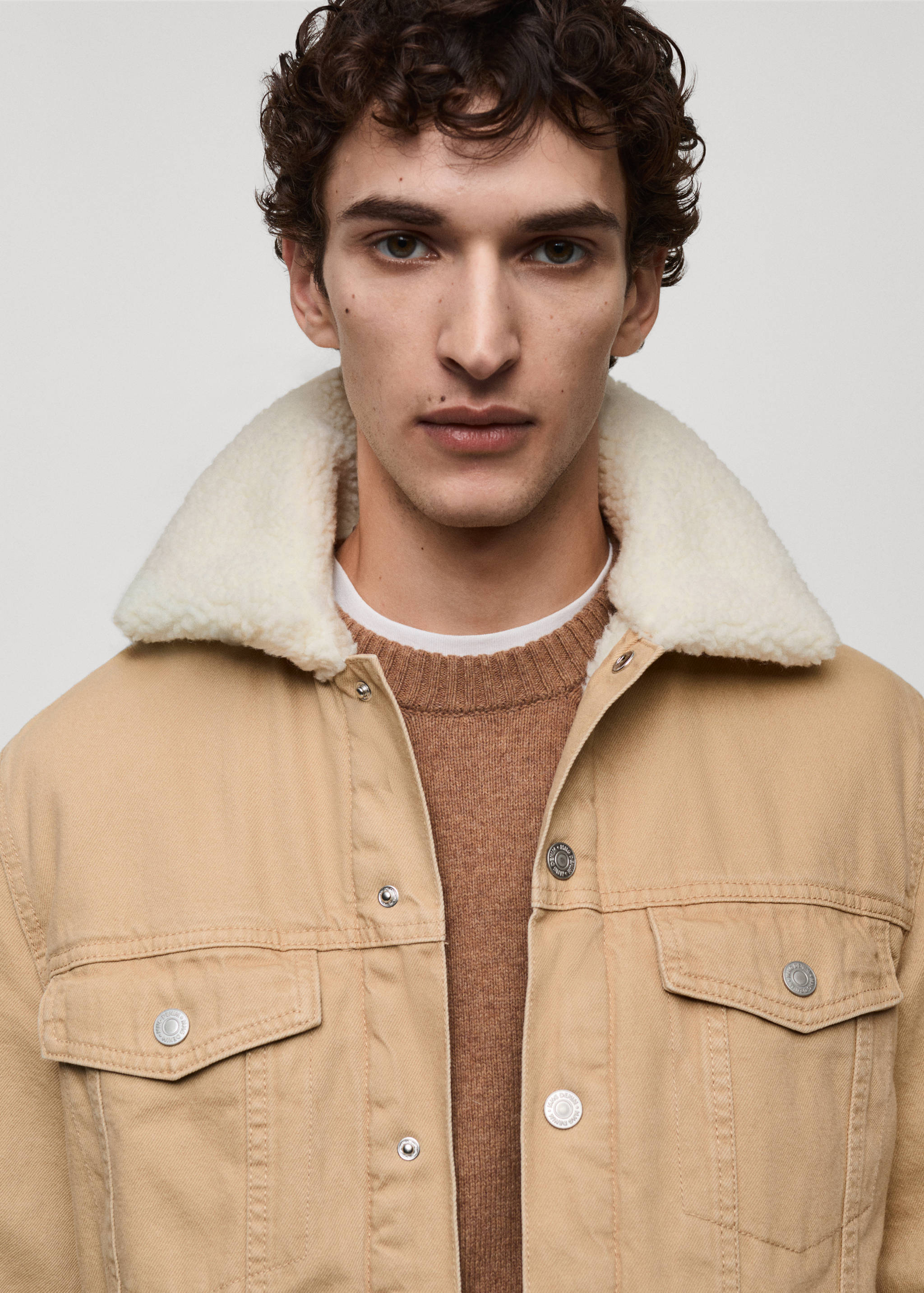 Denim jacket with shearling collar - Details of the article 1
