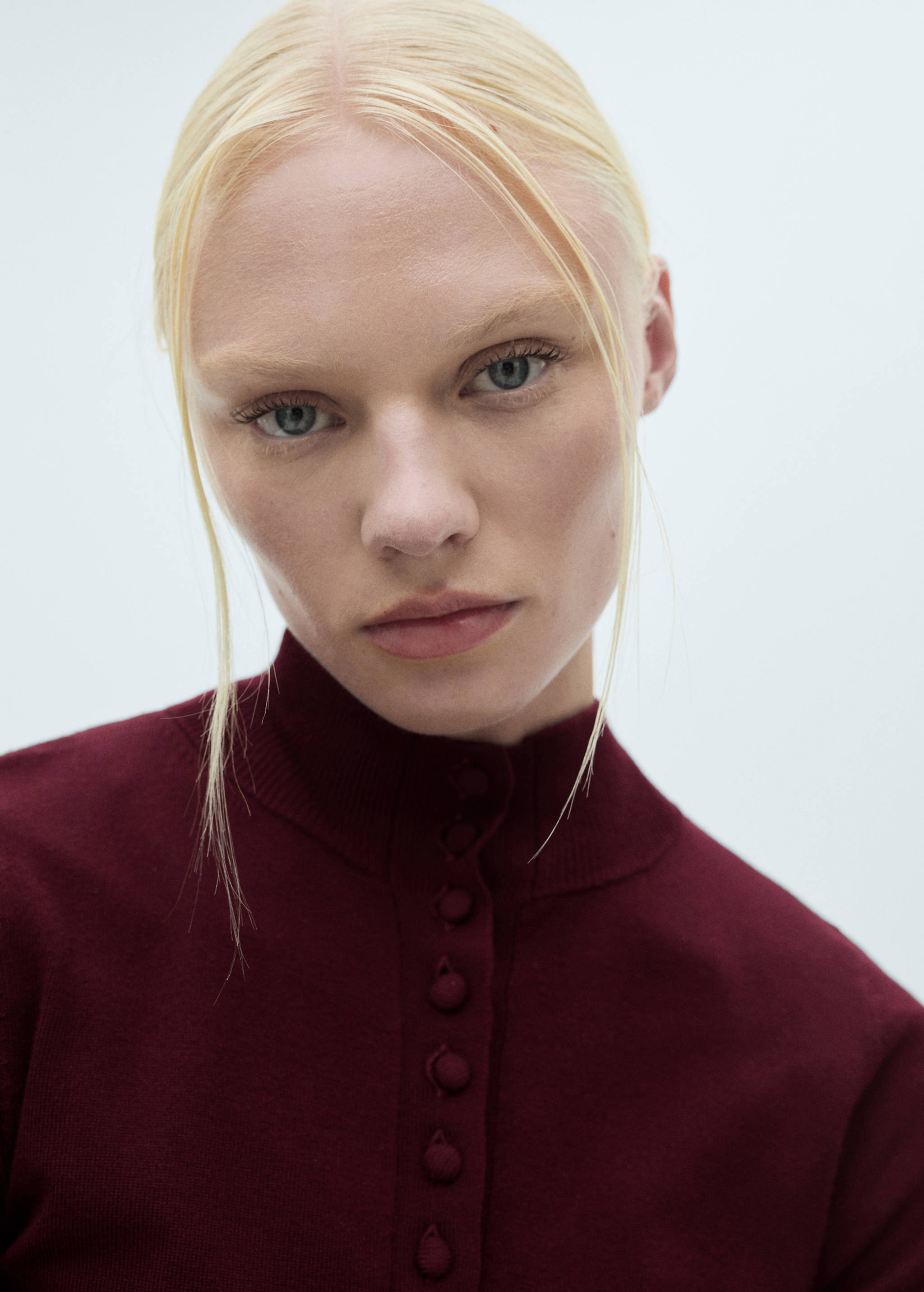 Fine knit sweater with buttons - Details of the article 1