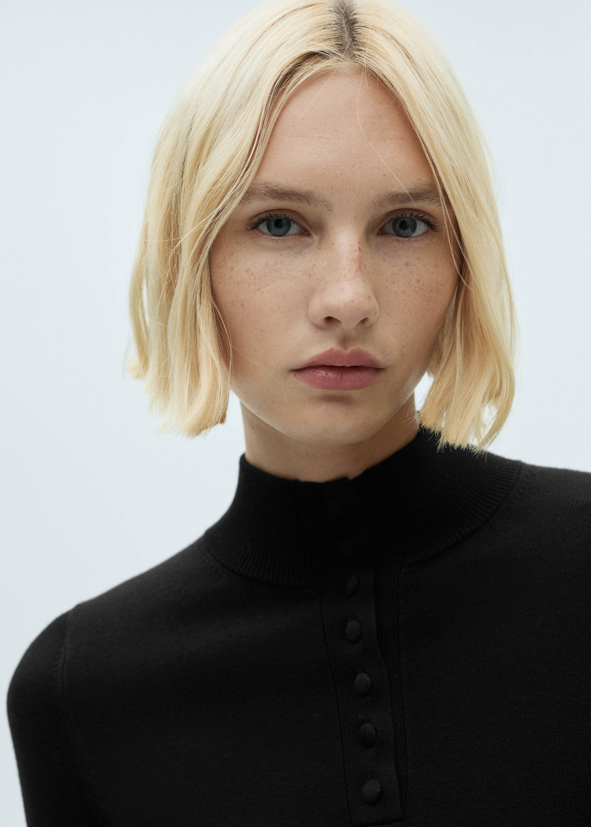 Джемпер из тонкого трикотажа с пуговицами - Деталь изделия 1