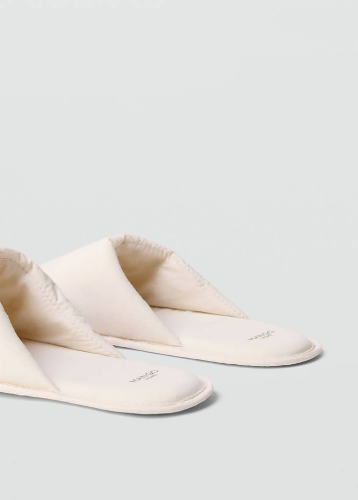 Padded slippers — Ecru