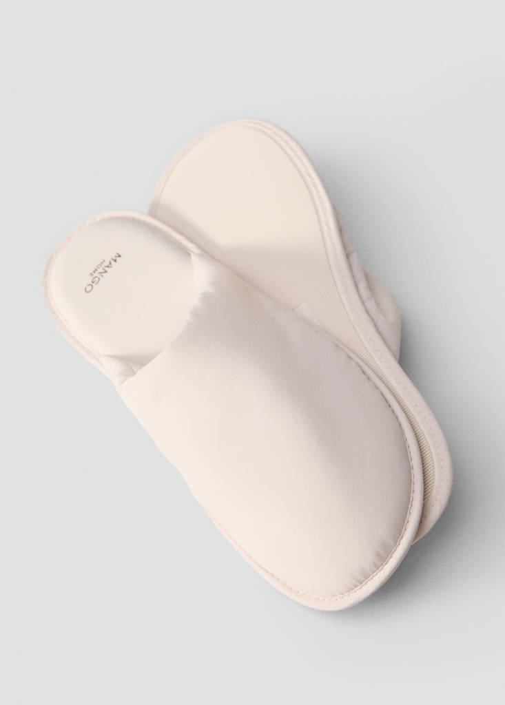 Padded slippers — Ecru