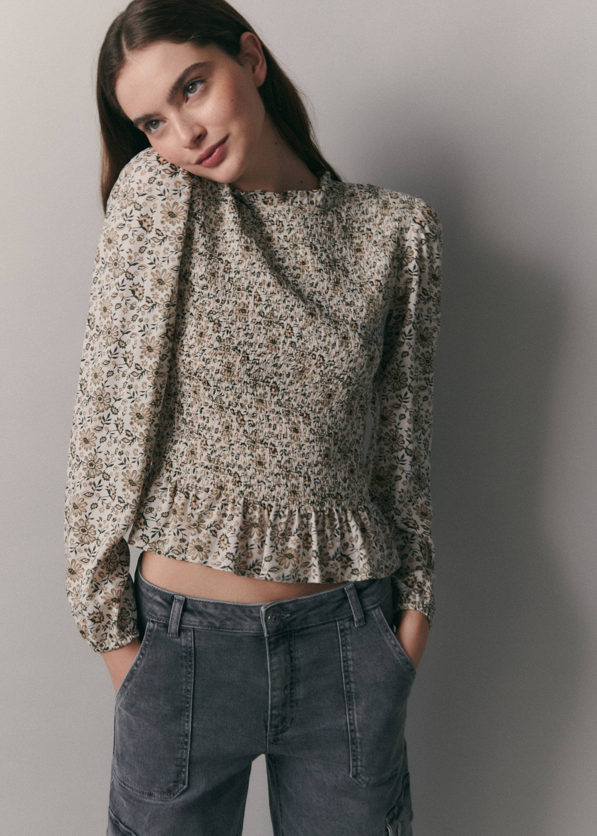 بلوزة بزهور متجمعة - تفاصيل المنتج 5