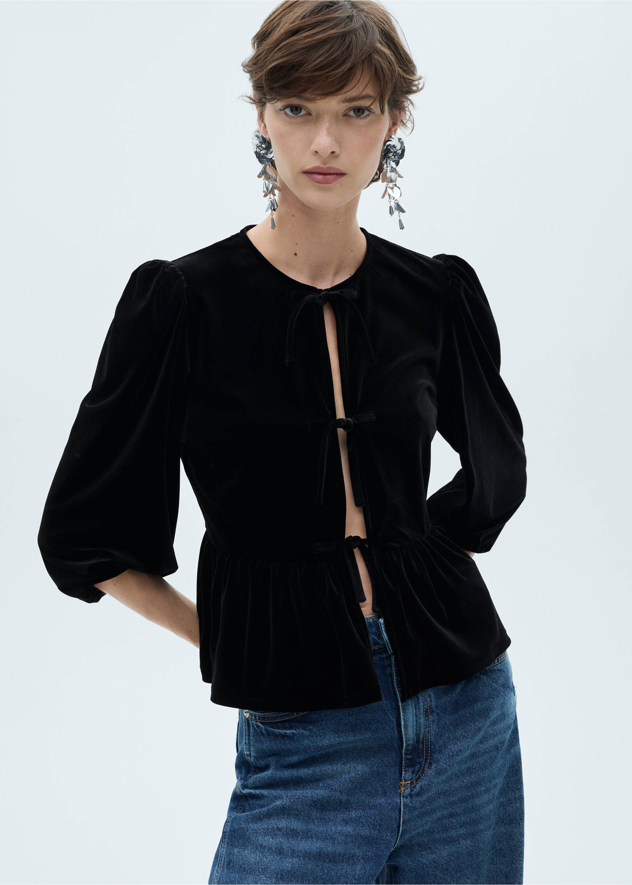Velvet blouse with bows - Medium plane, Black. Ref: 77059068-00.