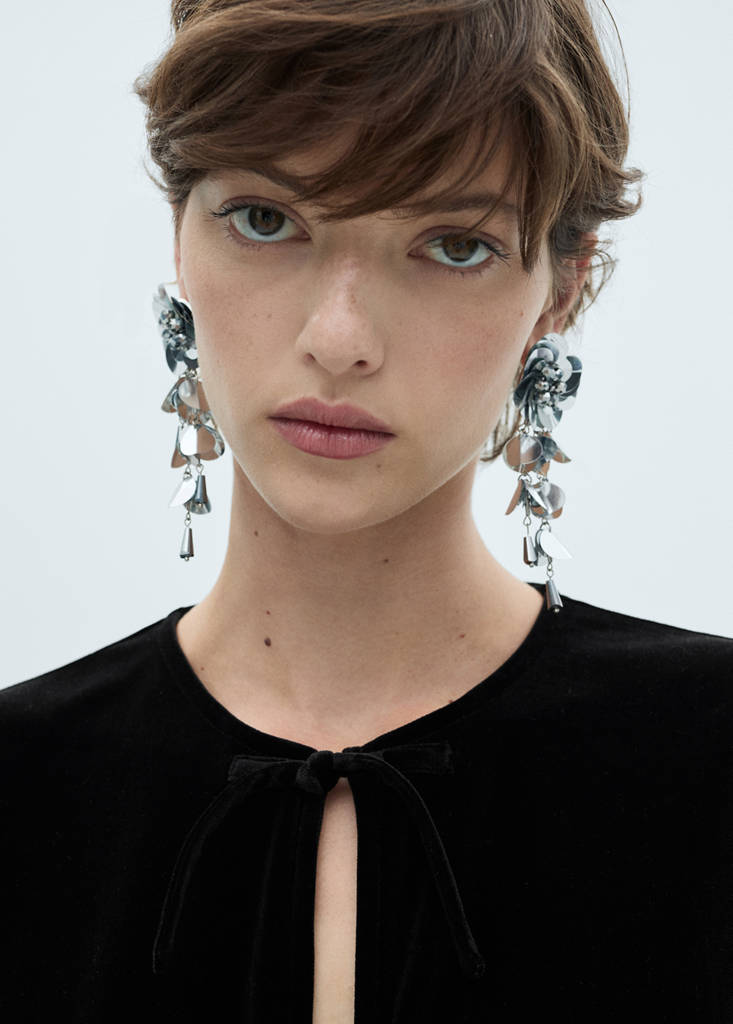 Velvet blouse with bows — Black