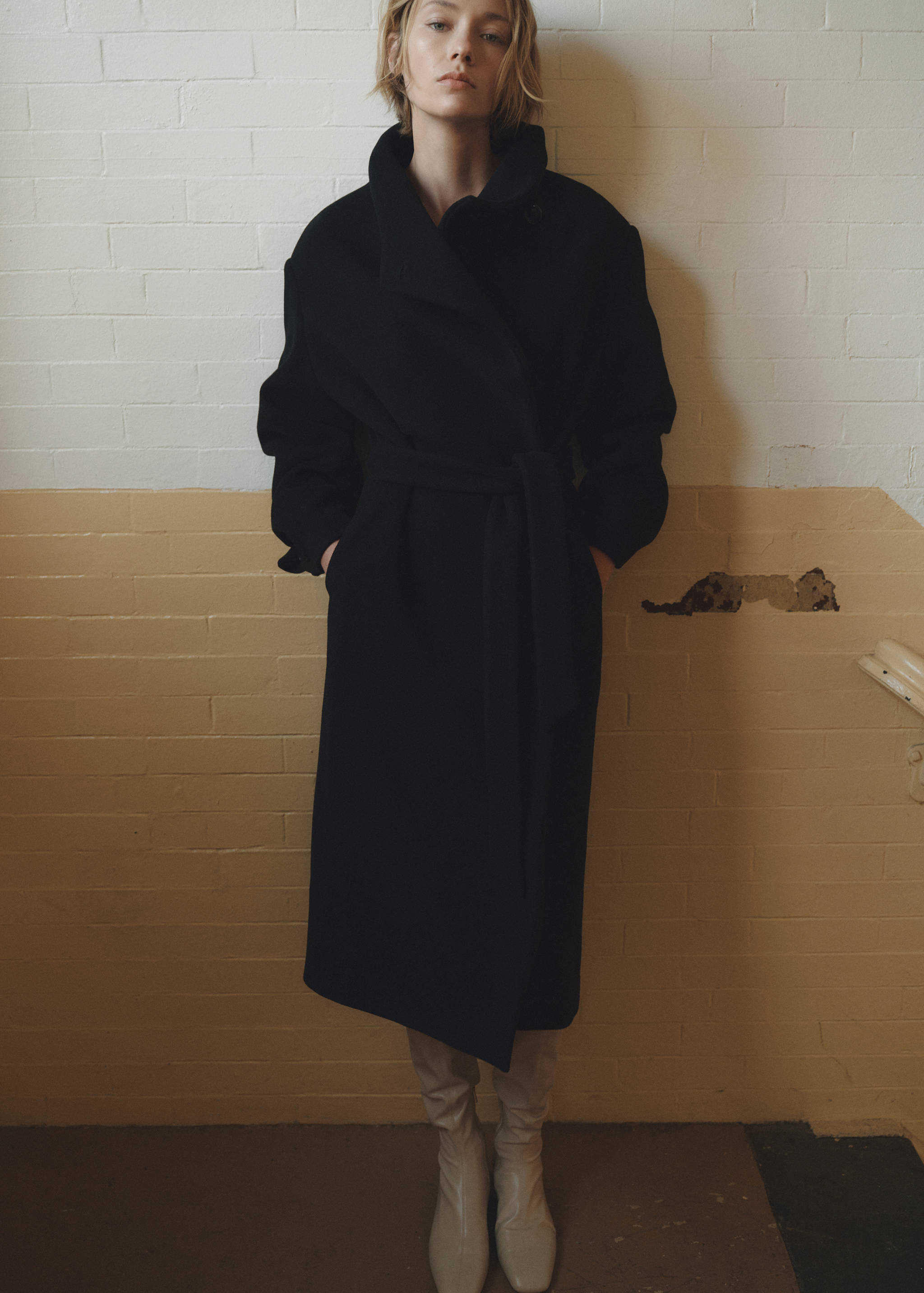 Abrigo lana virgen cuello alto - Detalle del artículo 6