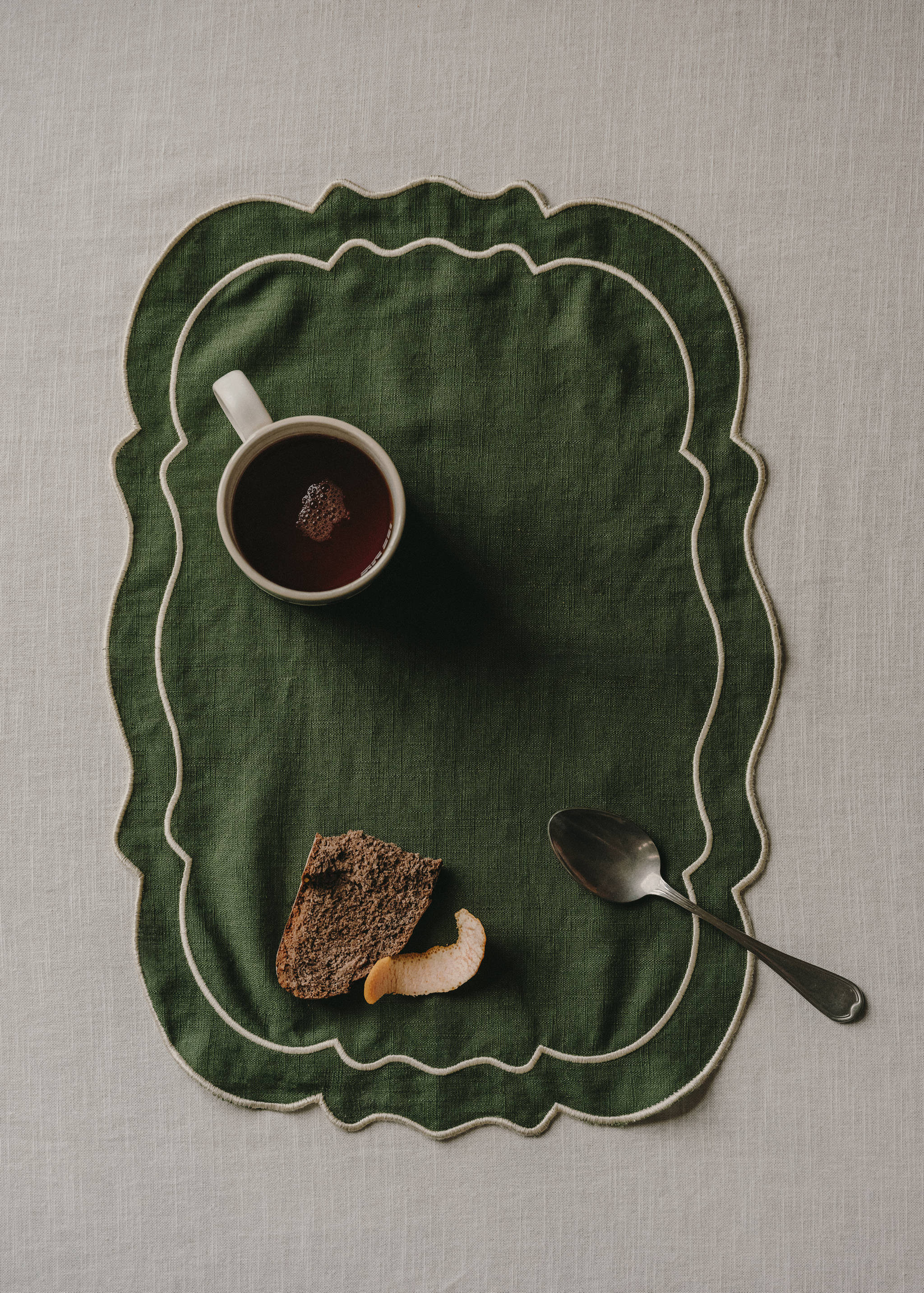Linen placemat with embroidered trim - Details of the article 6