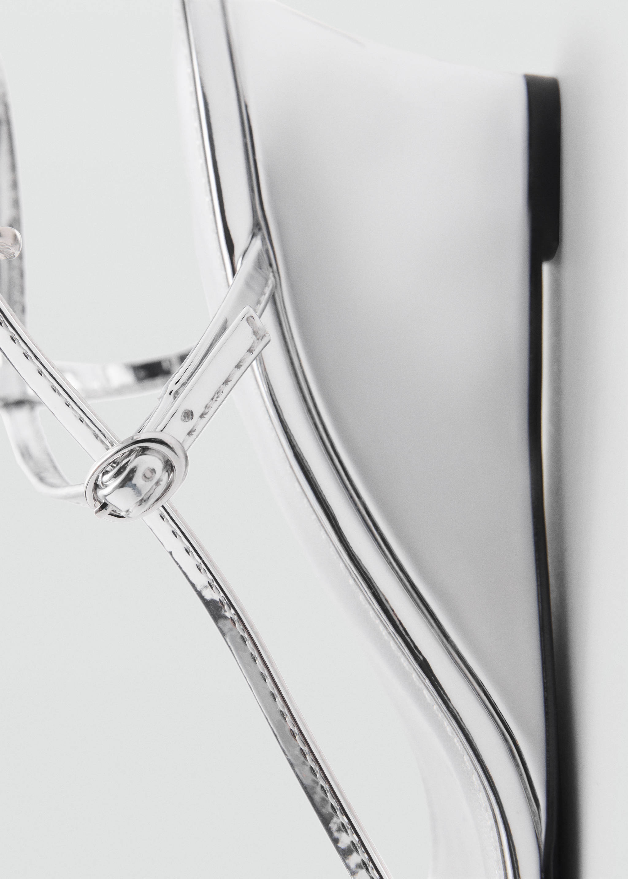 Metallic heel sandals - Details of the article 2