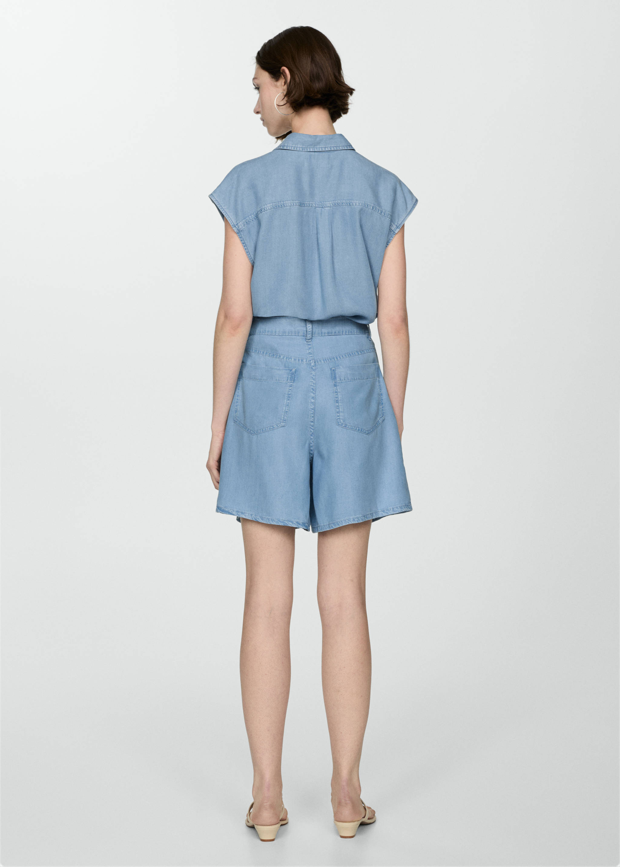 Lyocell pleated bermuda shorts - Reverse of the article