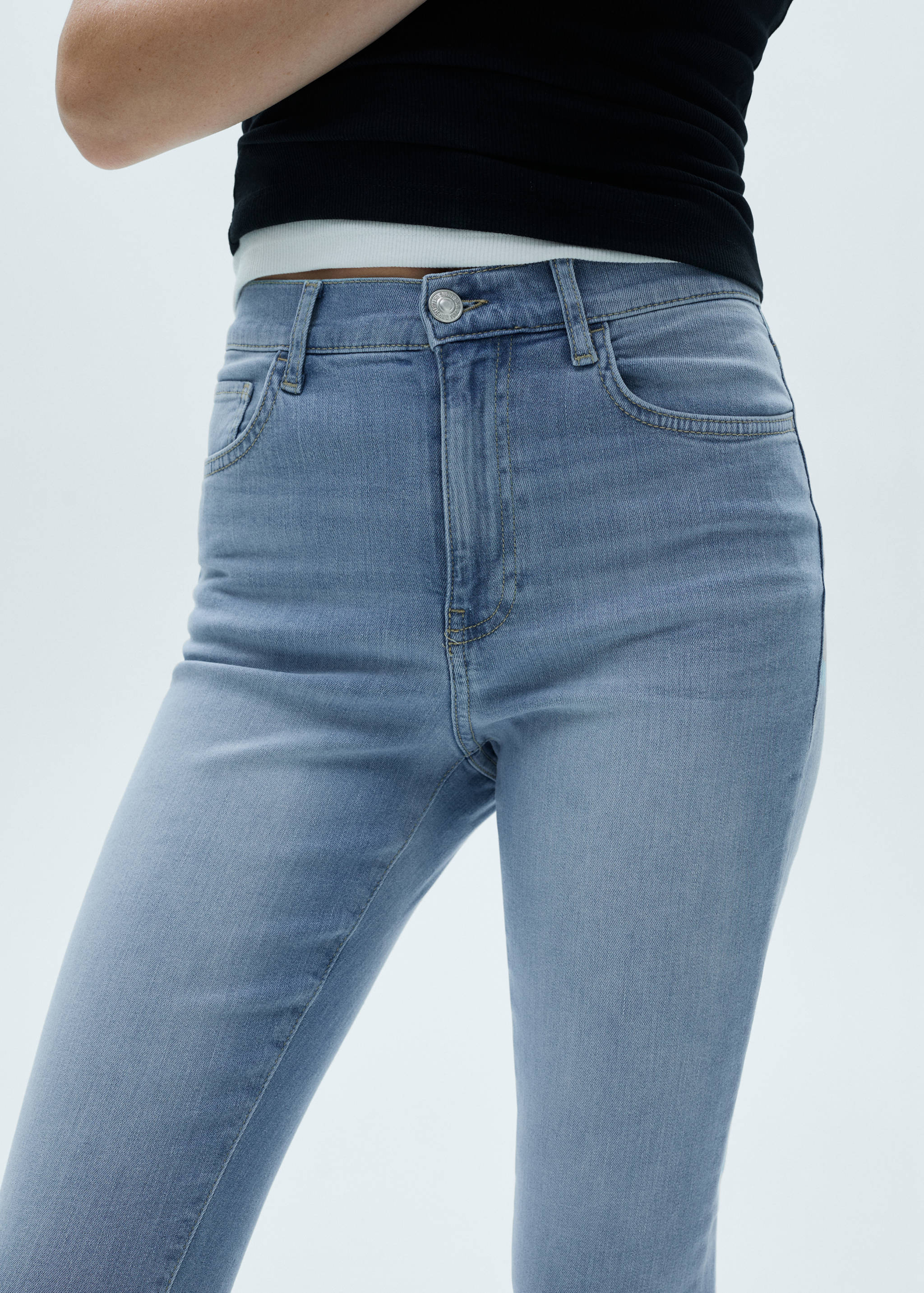 Side opening capri jeans - Details of the article 7