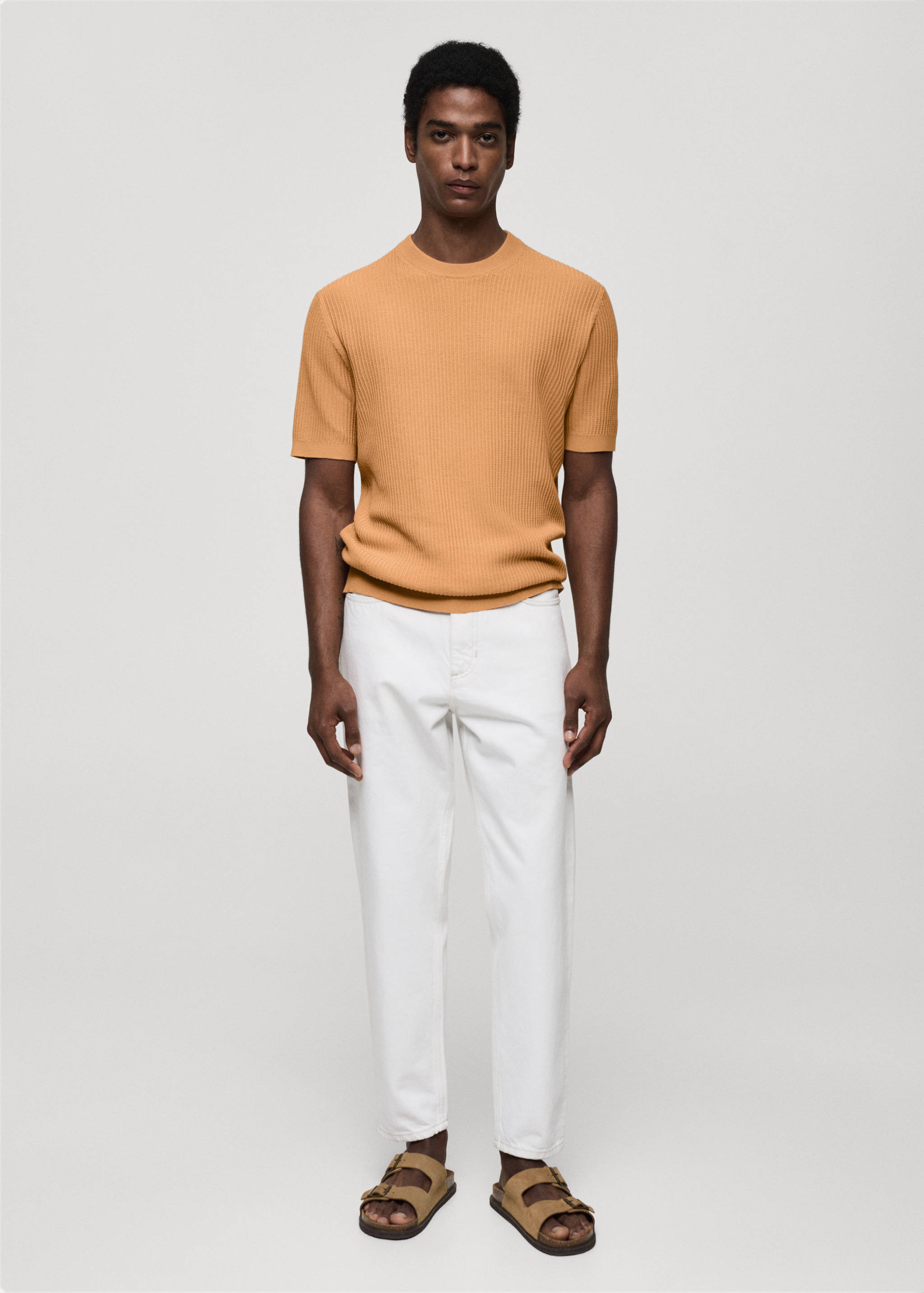 Трикотажная футболка в рубчик - Общий план