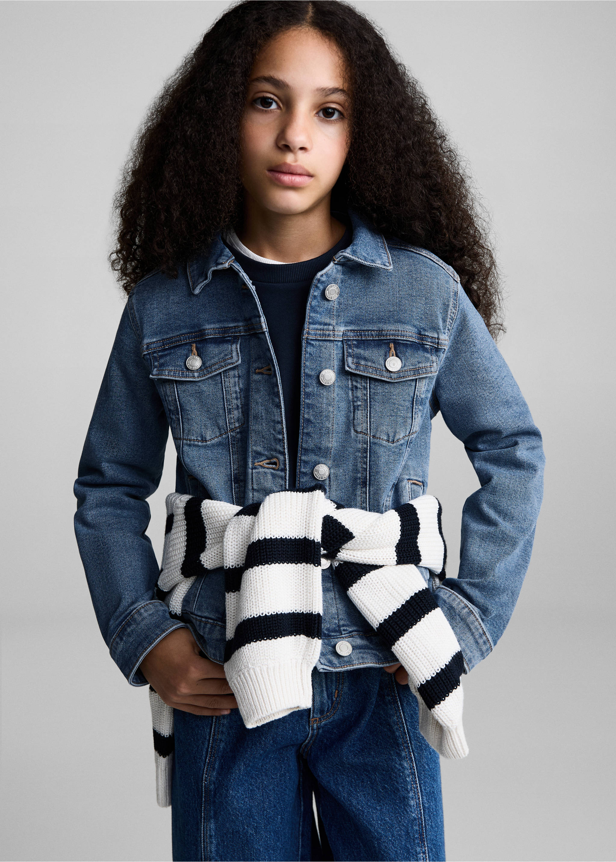 Blouson en jean poches - Détail de l'article 2, Bleu moyen. Ref: 77061010-00.