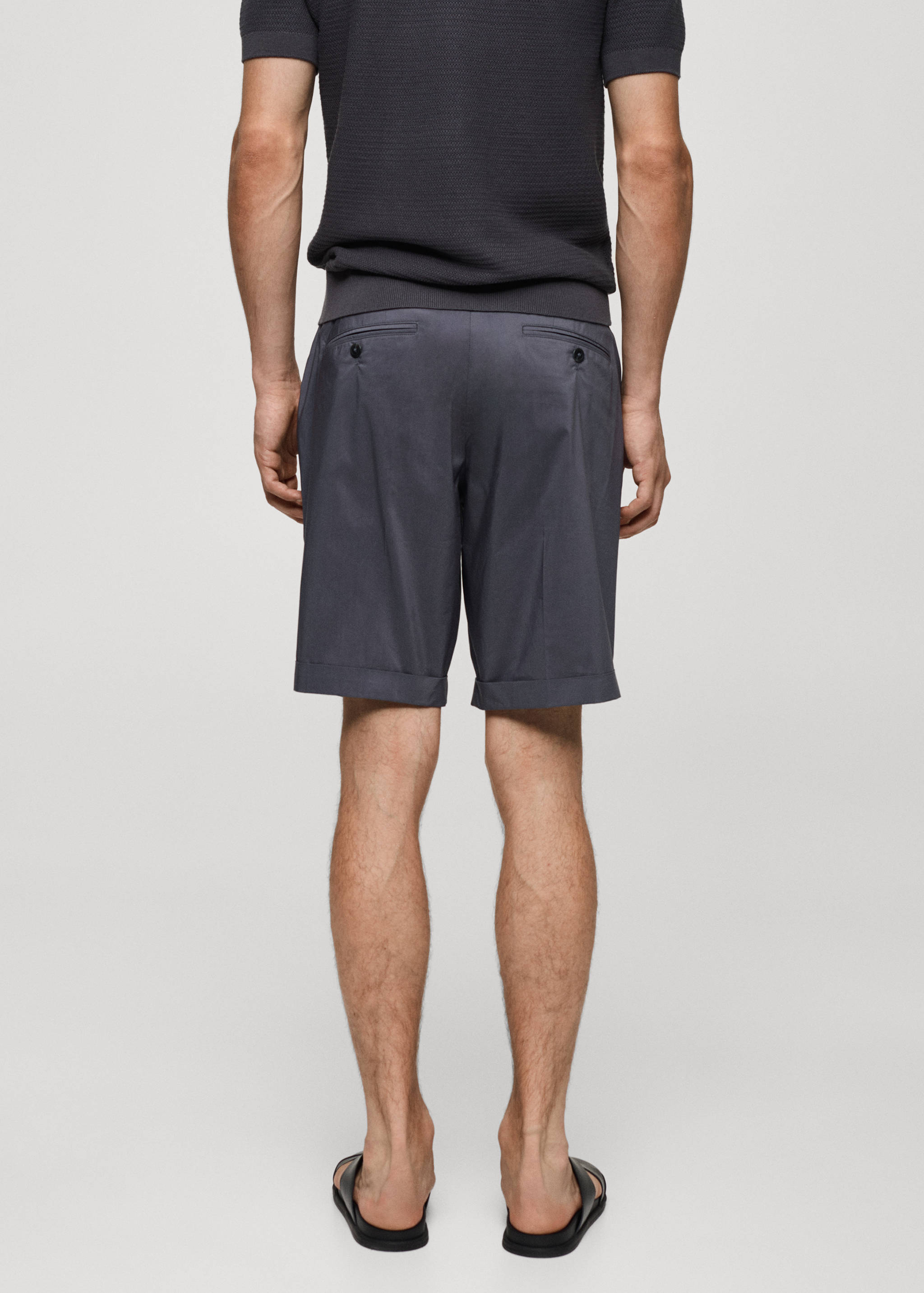 Cotton pleated Bermuda shorts - Reverse of the article