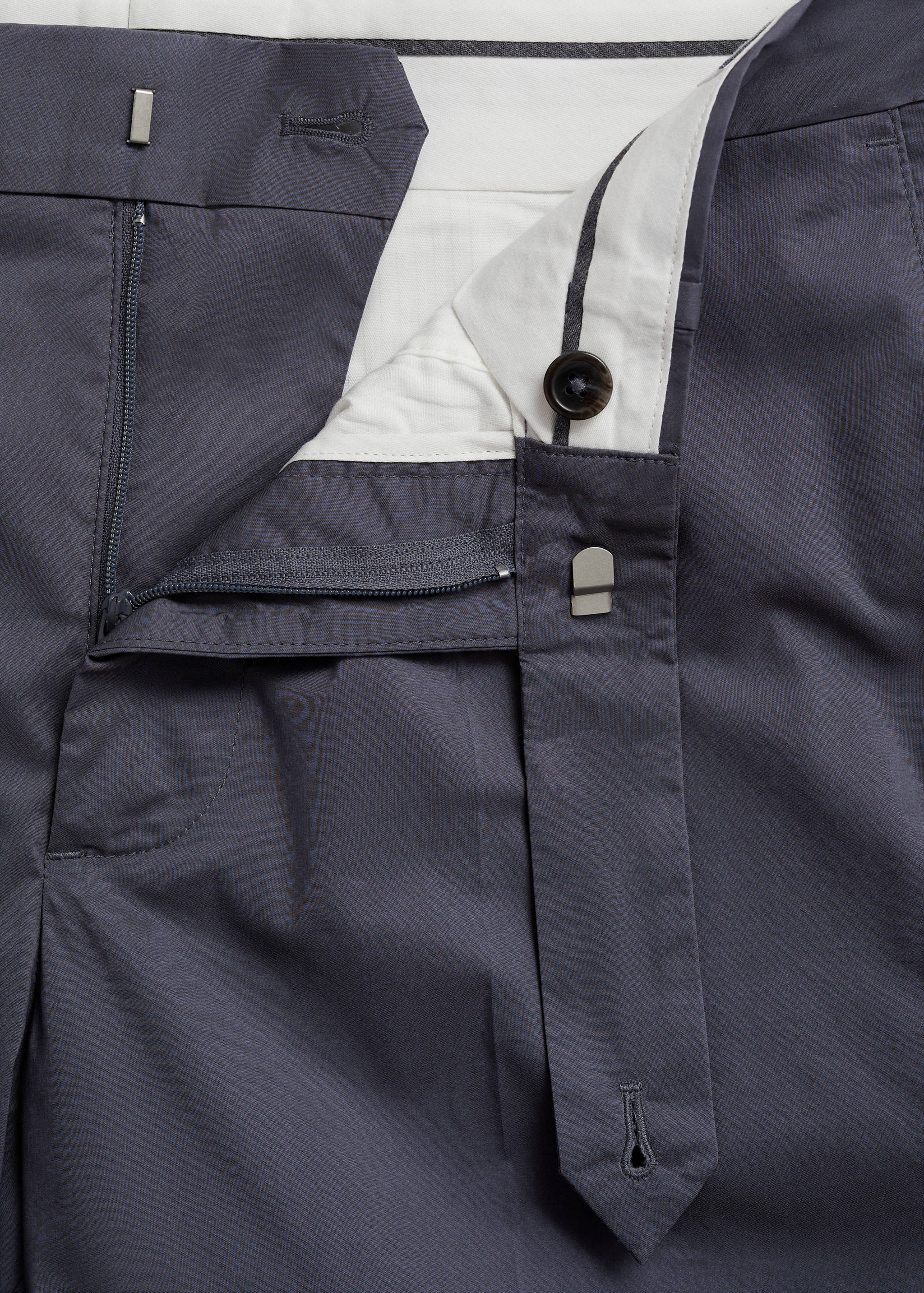 Cotton pleated Bermuda shorts - Details of the article 8